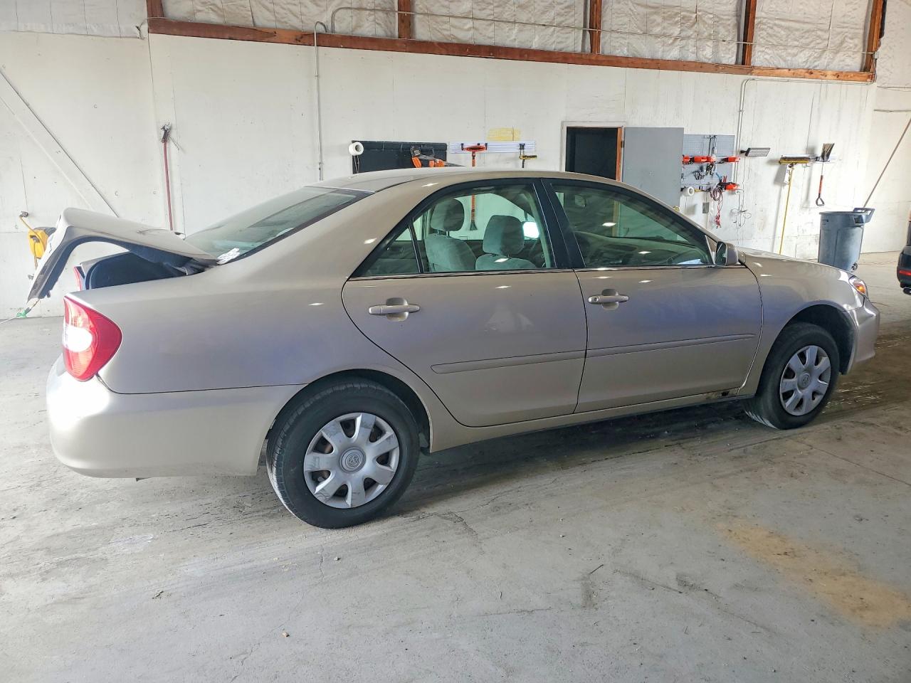 2004 Toyota Camry Le Золотой vin: 4T1BE32KX4U836371