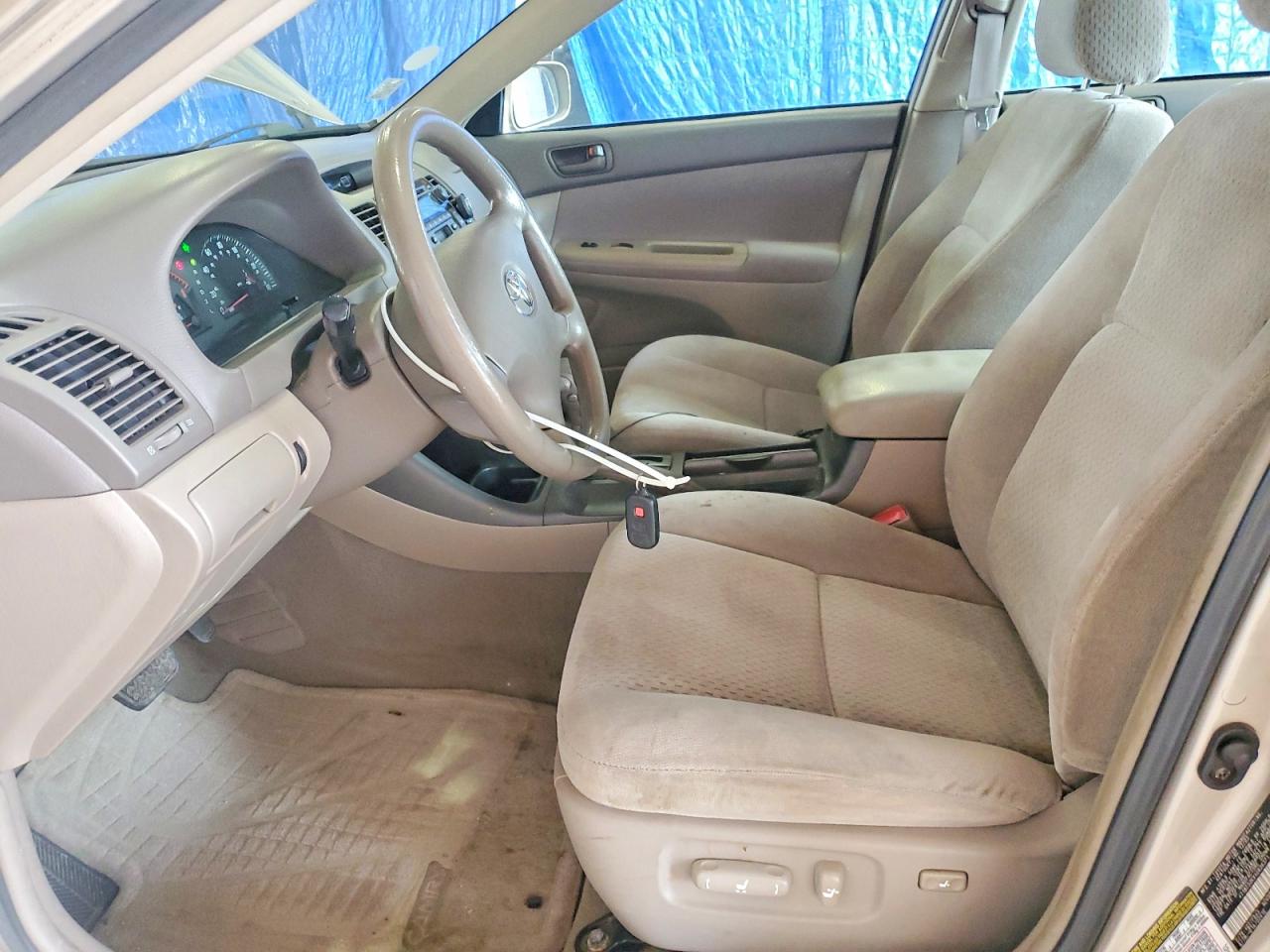 2004 Toyota Camry Le Золотой vin: 4T1BE32KX4U836371
