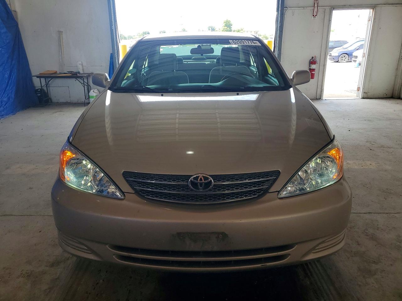 2004 Toyota Camry Le Золотой vin: 4T1BE32KX4U836371