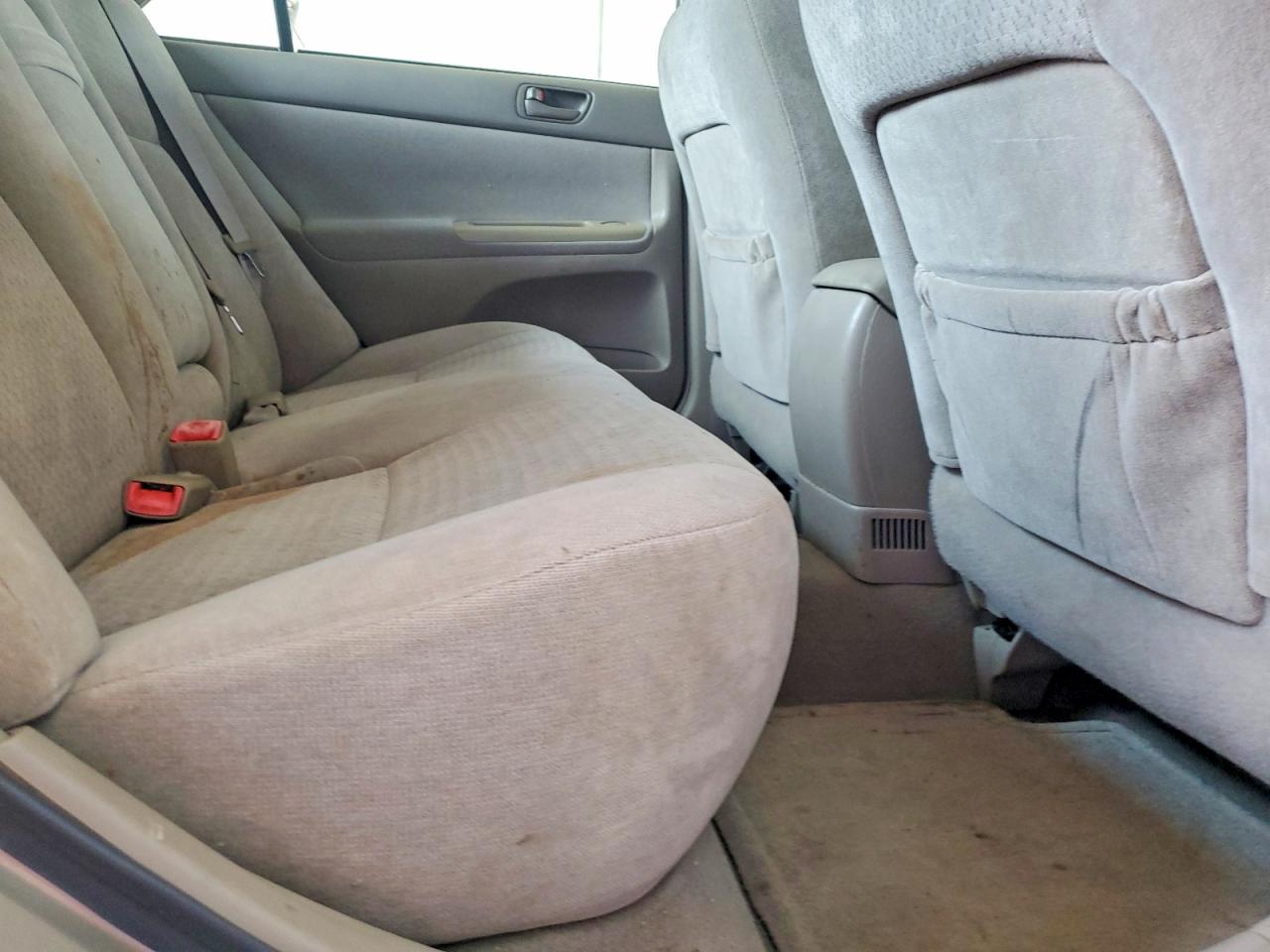 2004 Toyota Camry Le Золотой vin: 4T1BE32KX4U836371