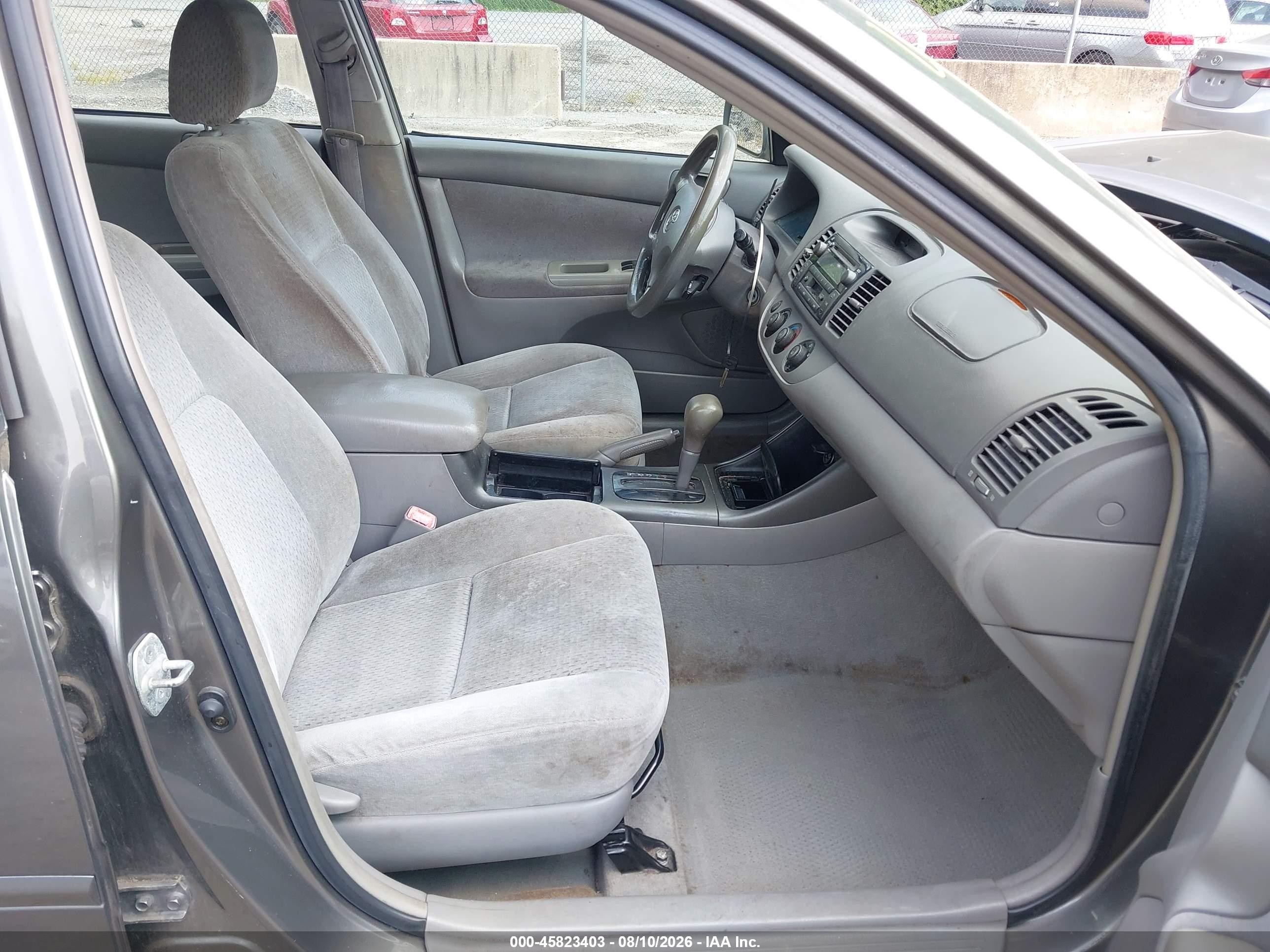 2004 Toyota Camry Le Золотой vin: 4T1BE32KX4U837472