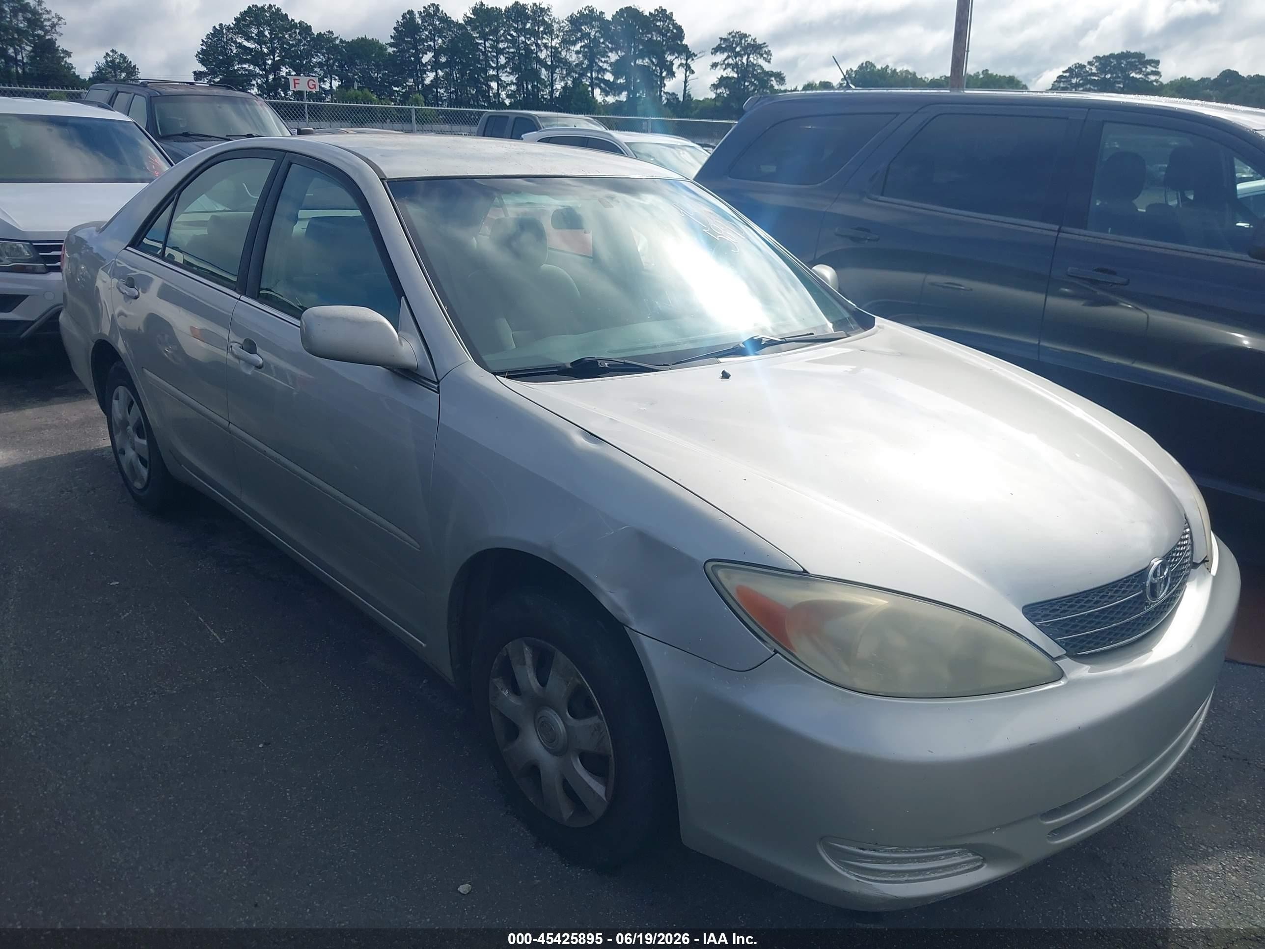 2004 Toyota Camry Le Silver vin: 4T1BE32KX4U839934