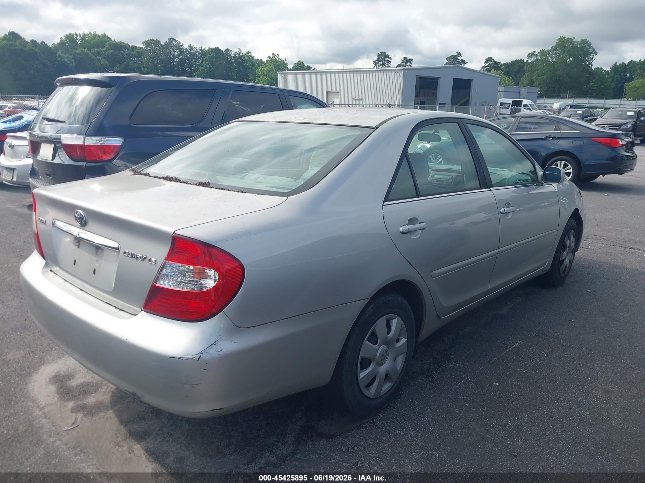 2004 Toyota Camry Le Silver vin: 4T1BE32KX4U839934