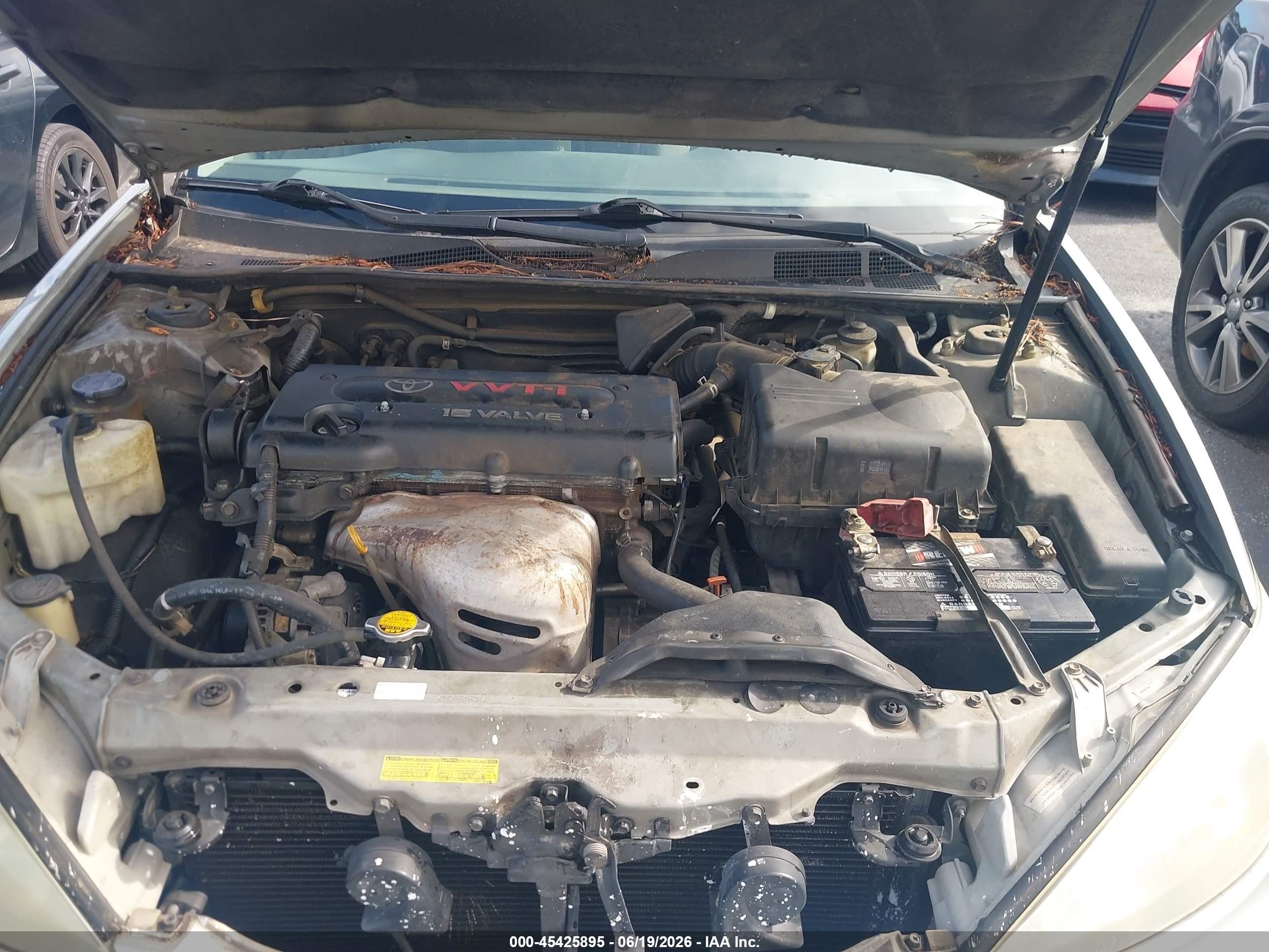 2004 Toyota Camry Le Silver vin: 4T1BE32KX4U839934