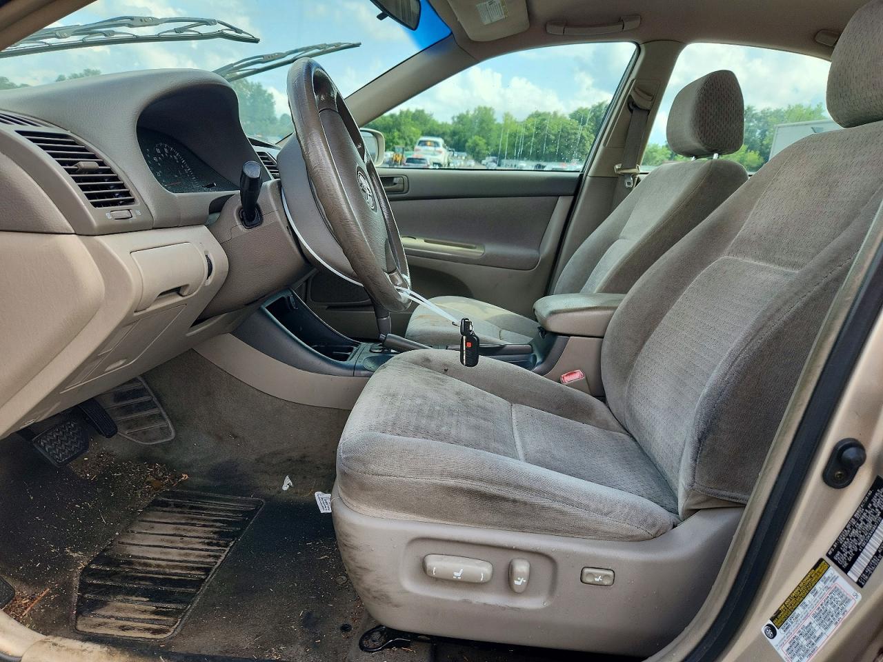 2004 Toyota Camry Le Beige vin: 4T1BE32KX4U867720
