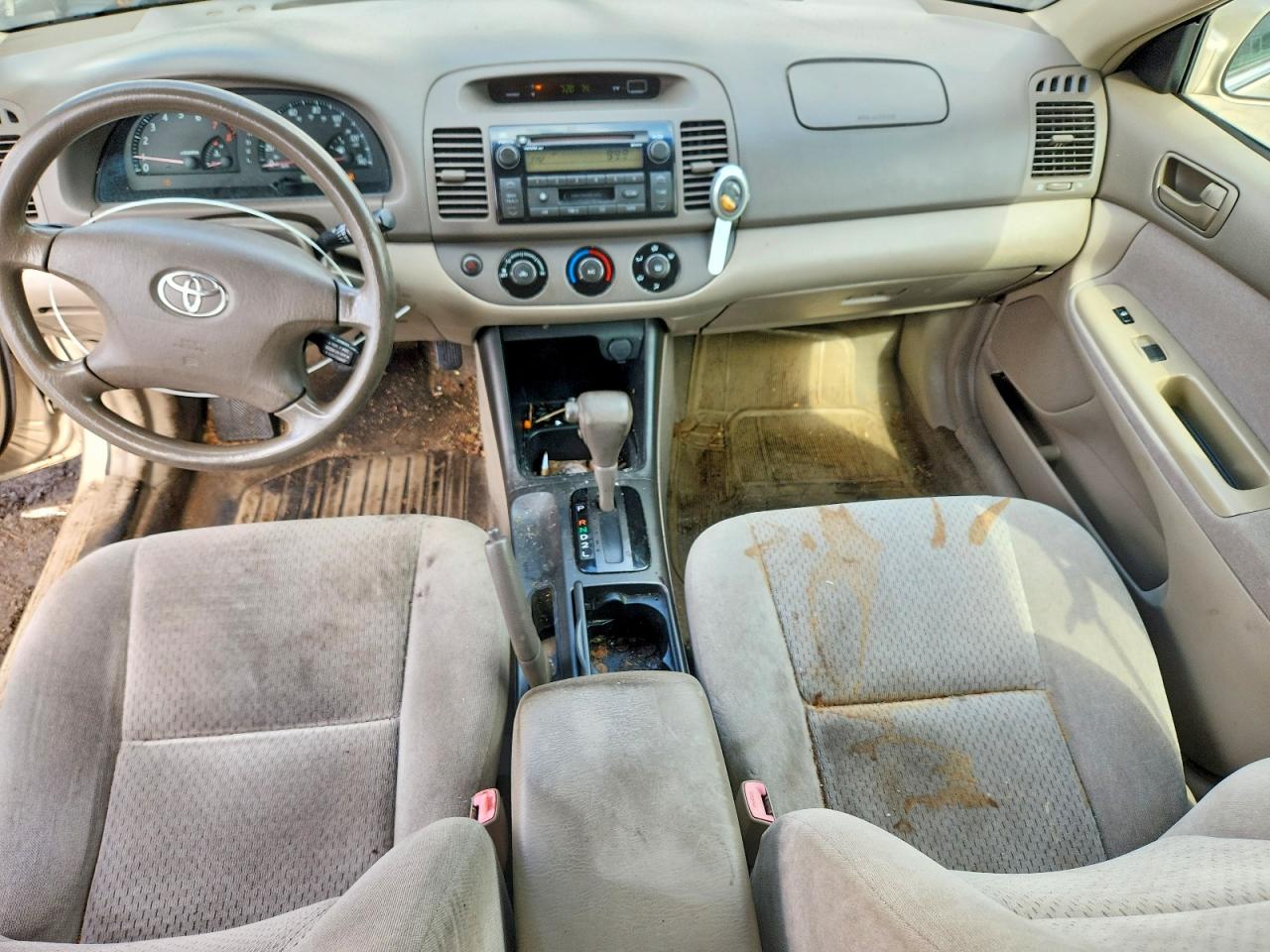 2004 Toyota Camry Le Beige vin: 4T1BE32KX4U867720