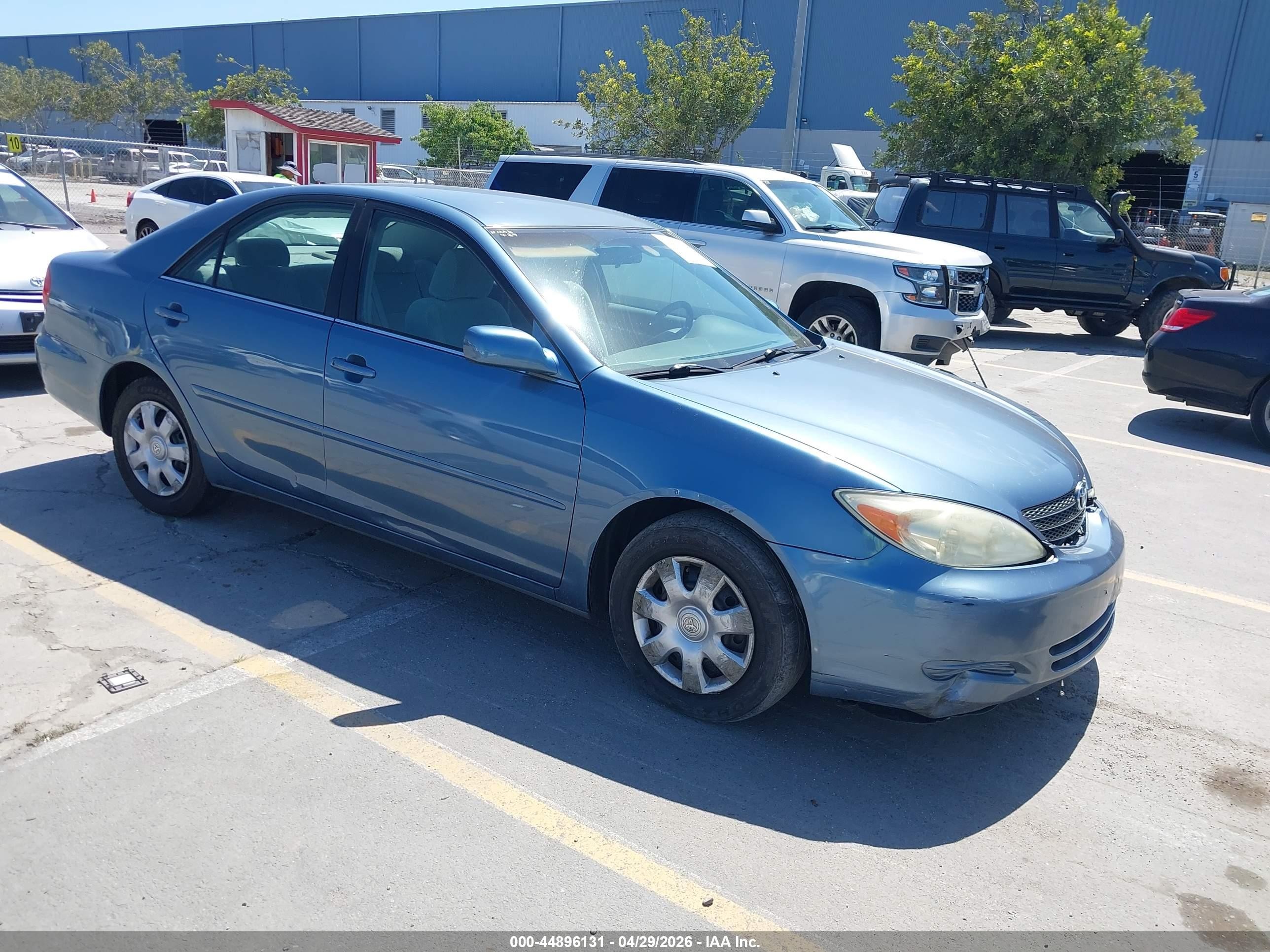 2004 Toyota Camry Le Blue vin: 4T1BE32KX4U919878