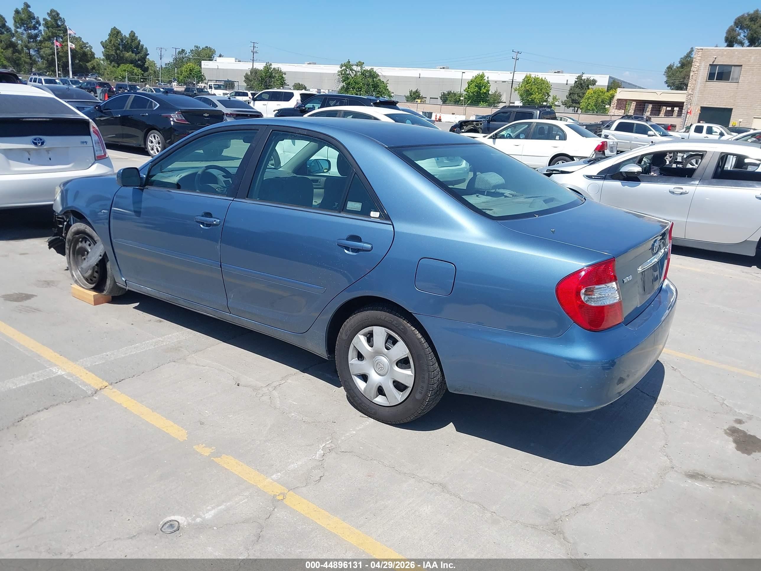 2004 Toyota Camry Le Blue vin: 4T1BE32KX4U919878