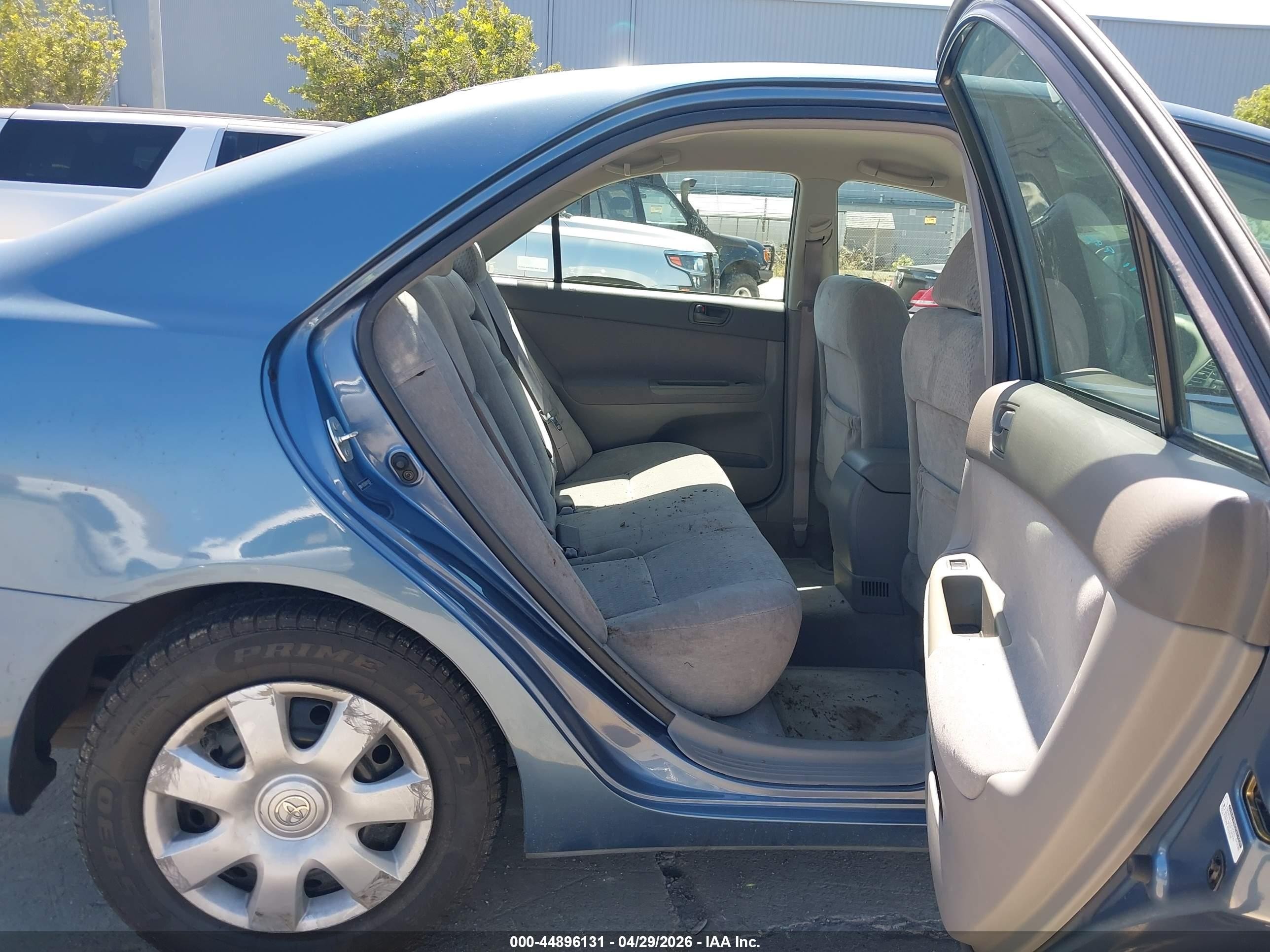 2004 Toyota Camry Le Blue vin: 4T1BE32KX4U919878