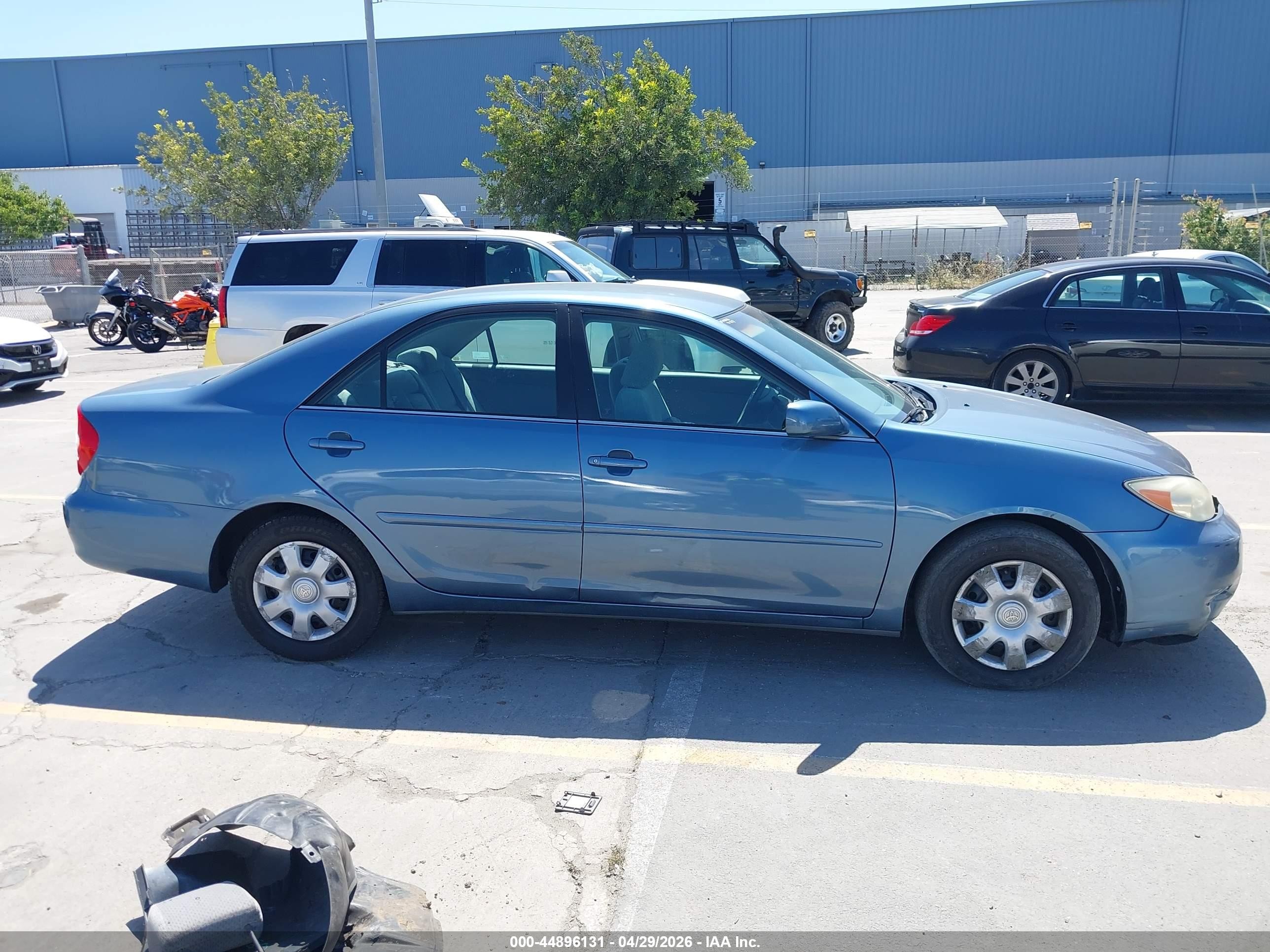 2004 Toyota Camry Le Blue vin: 4T1BE32KX4U919878