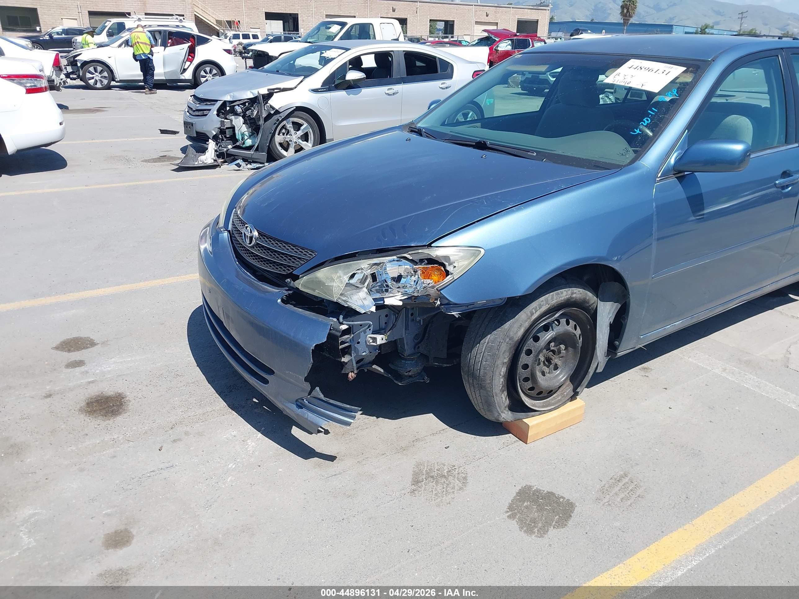 2004 Toyota Camry Le Blue vin: 4T1BE32KX4U919878