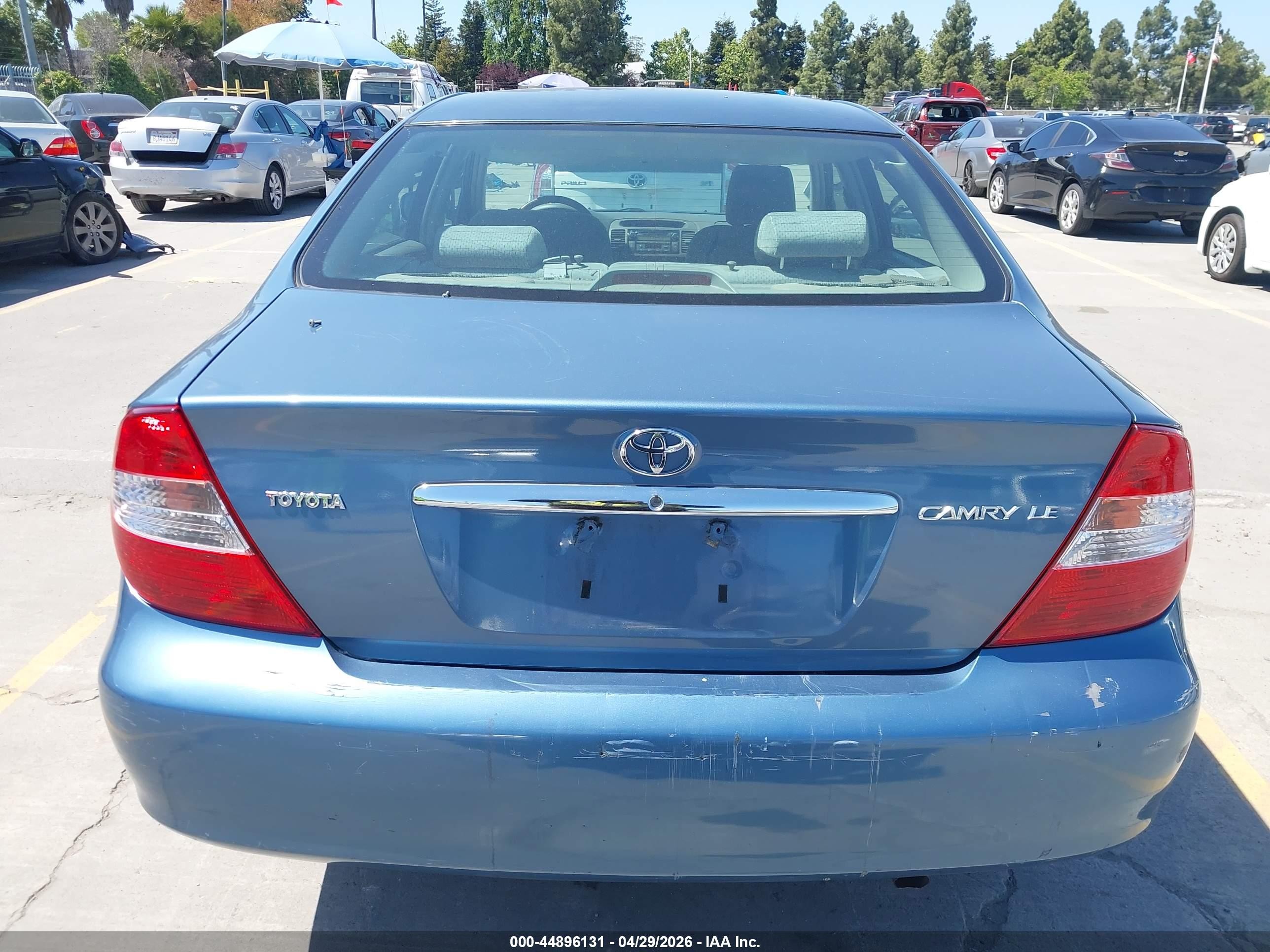 2004 Toyota Camry Le Blue vin: 4T1BE32KX4U919878