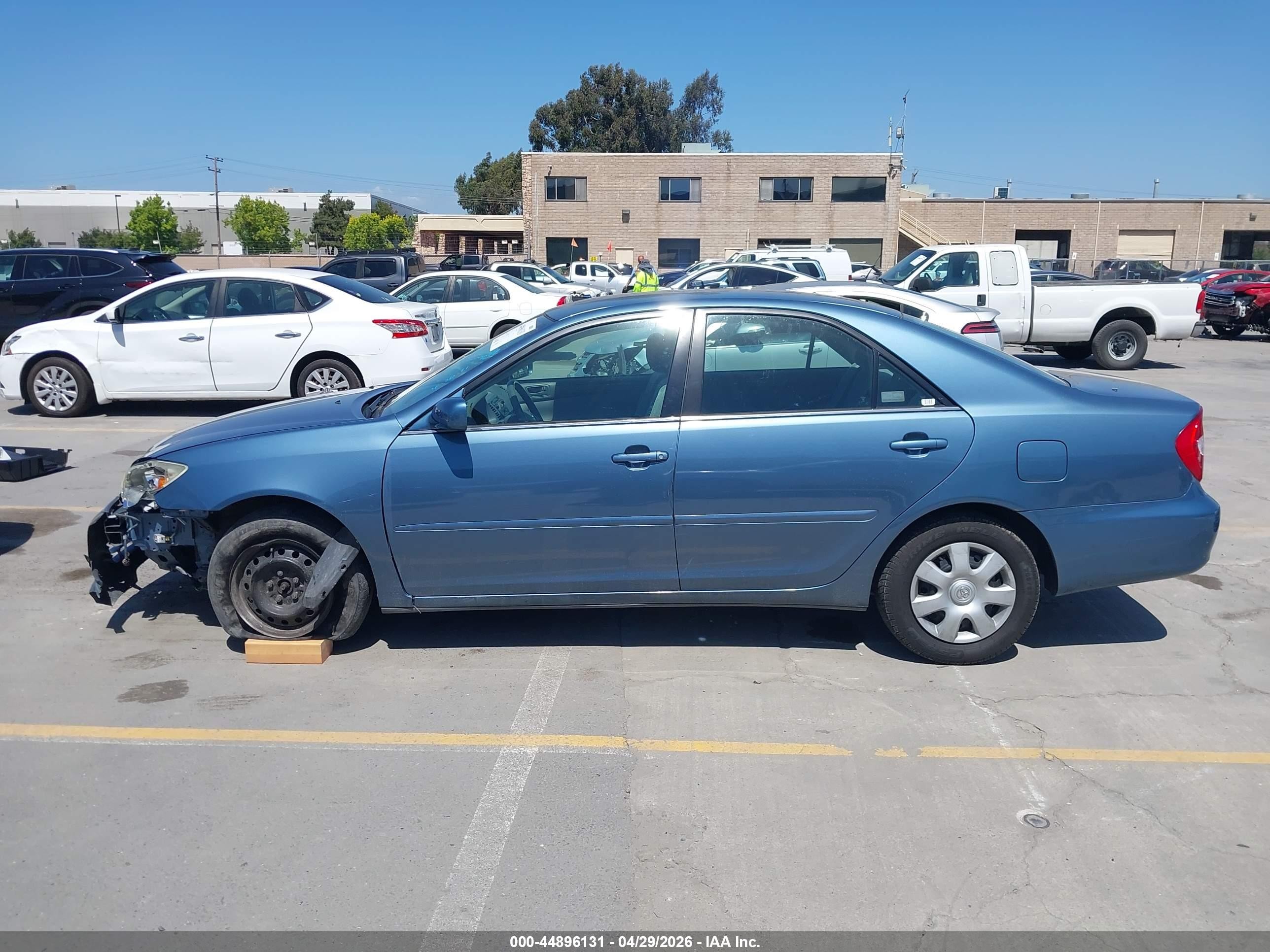 2004 Toyota Camry Le Blue vin: 4T1BE32KX4U919878