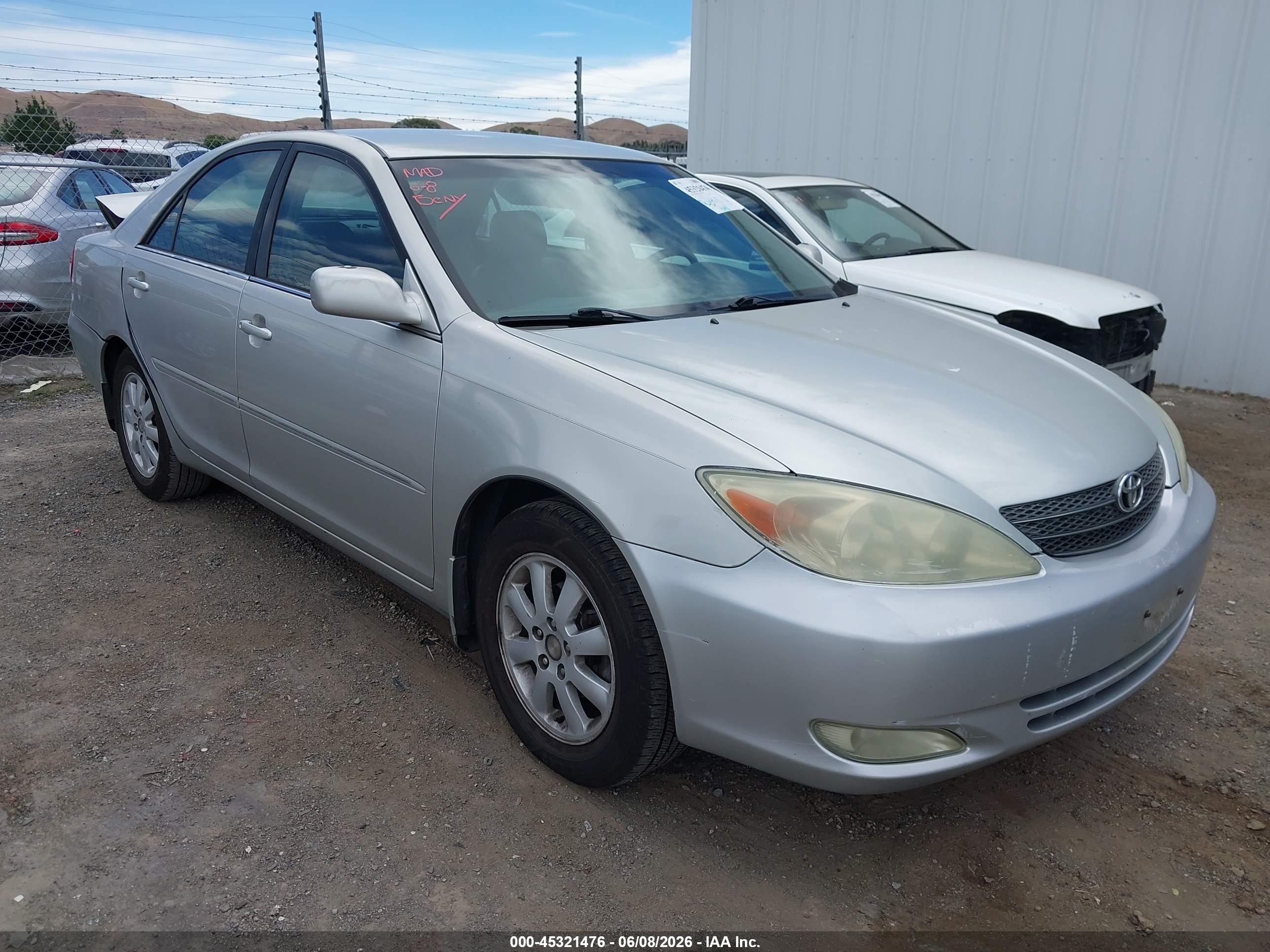 2004 Toyota Camry Xle Silver vin: 4T1BE32KX4U927091