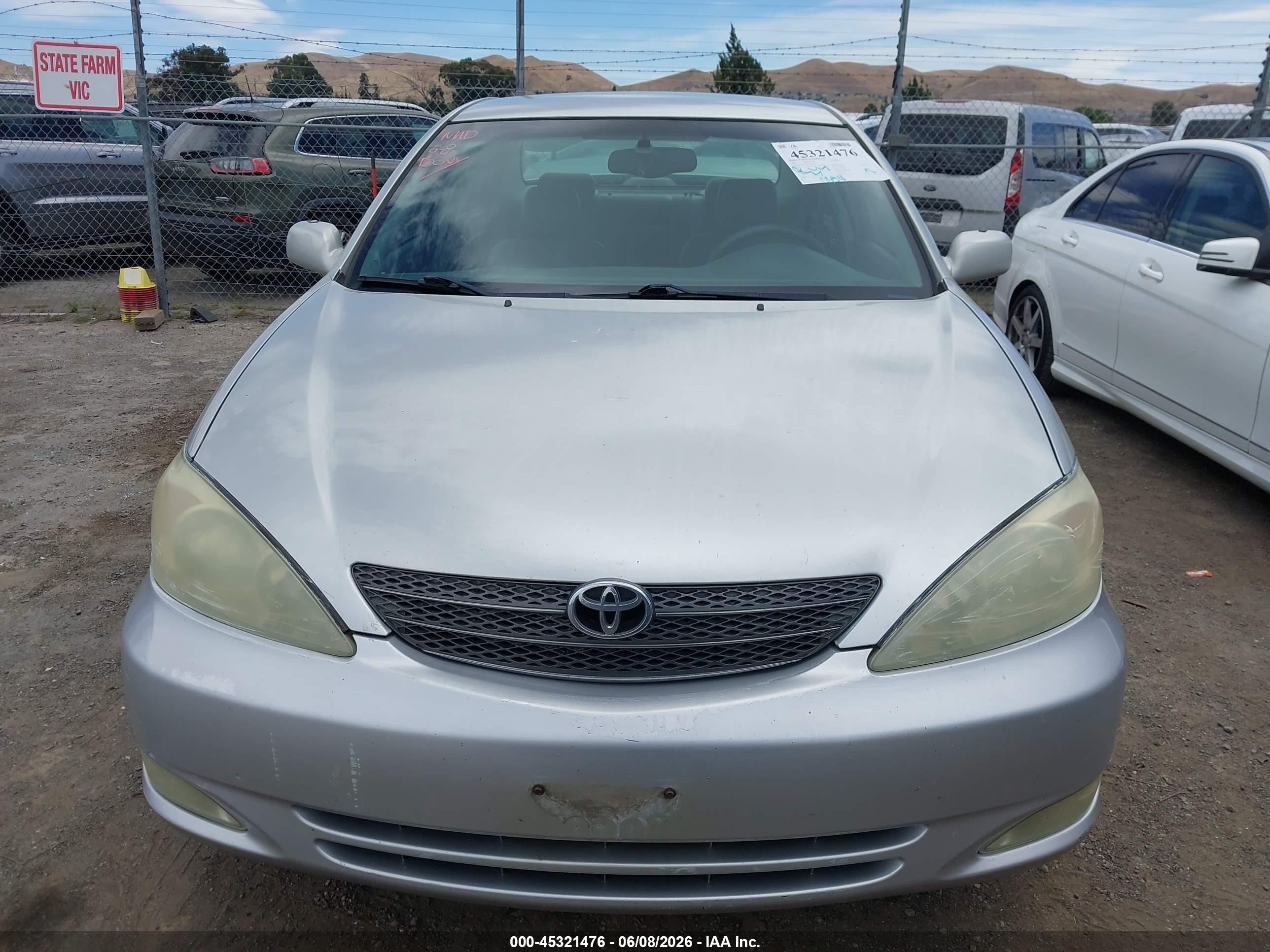 2004 Toyota Camry Xle Silver vin: 4T1BE32KX4U927091