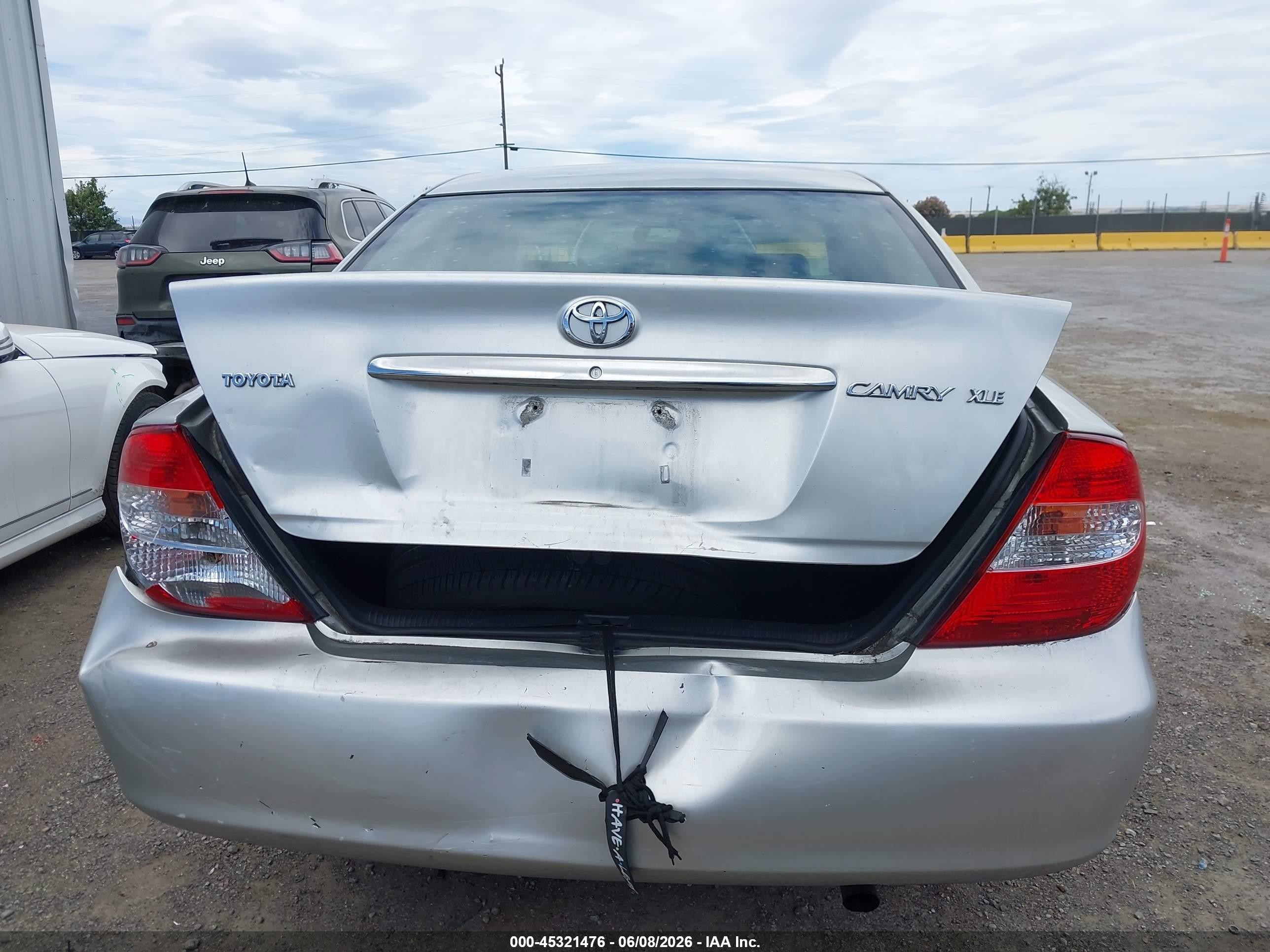 2004 Toyota Camry Xle Silver vin: 4T1BE32KX4U927091