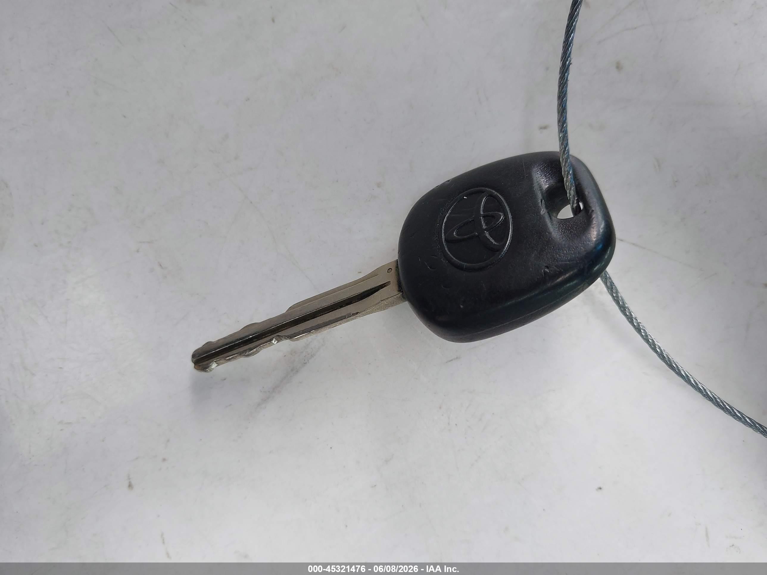 2004 Toyota Camry Xle Silver vin: 4T1BE32KX4U927091