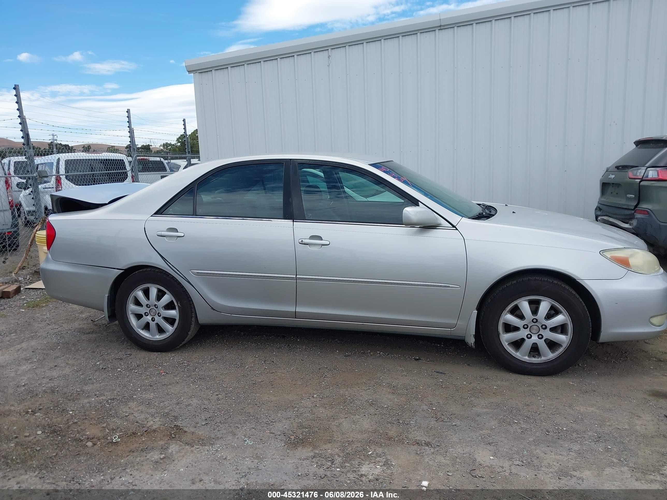 2004 Toyota Camry Xle Silver vin: 4T1BE32KX4U927091