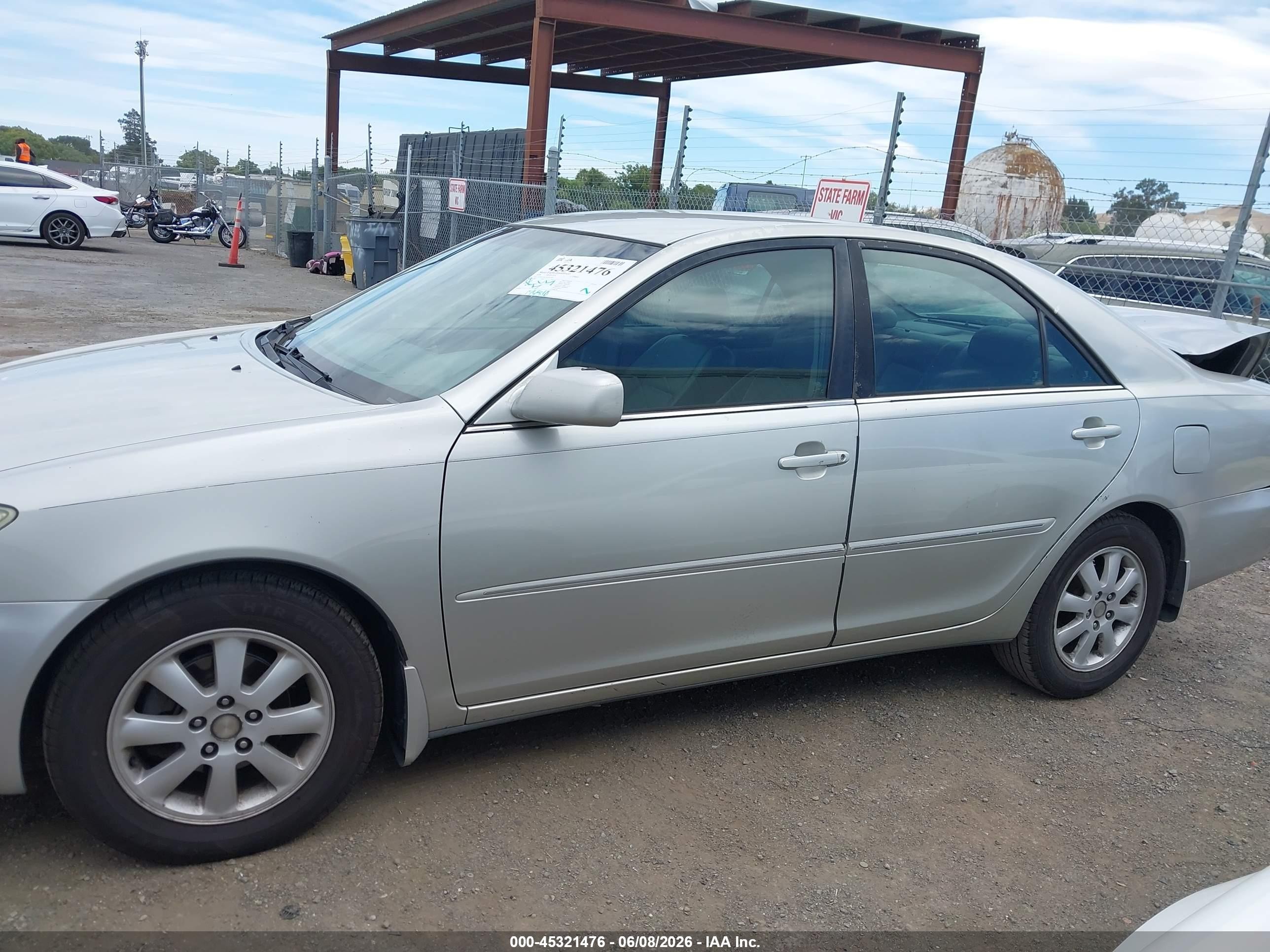 2004 Toyota Camry Xle Silver vin: 4T1BE32KX4U927091