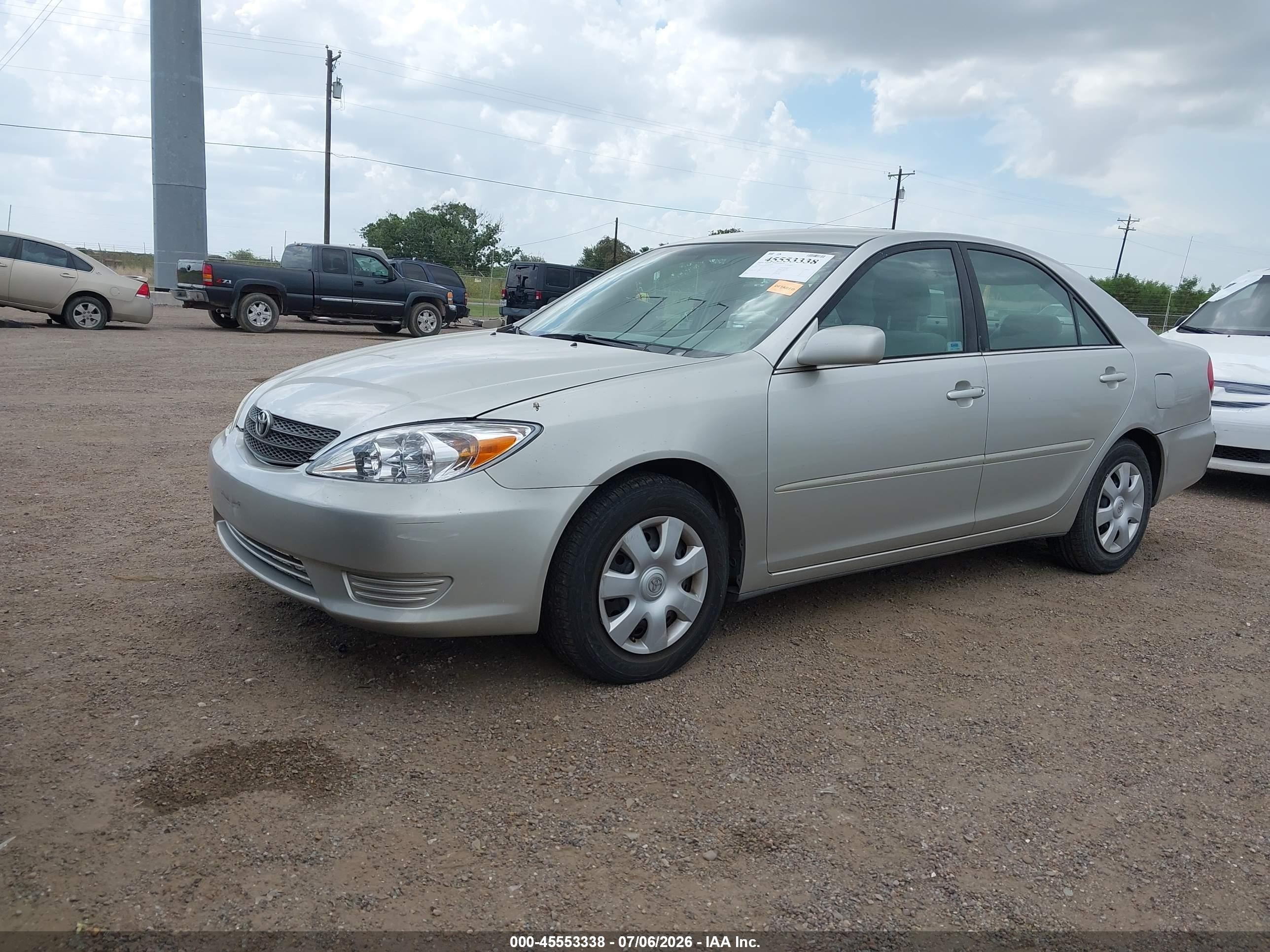 2004 Toyota Camry Le Silver vin: 4T1BE32KX4U930671