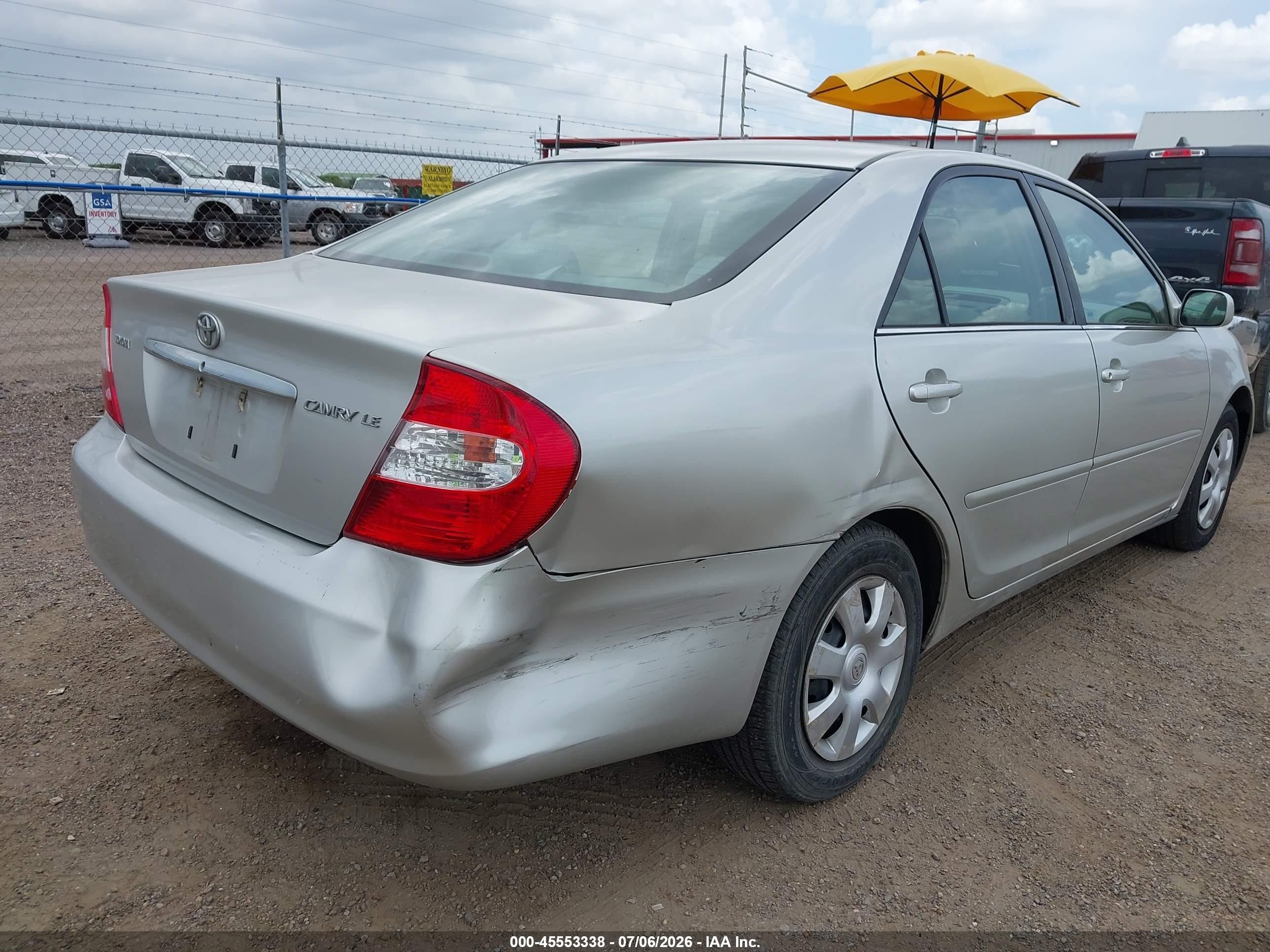 2004 Toyota Camry Le Silver vin: 4T1BE32KX4U930671