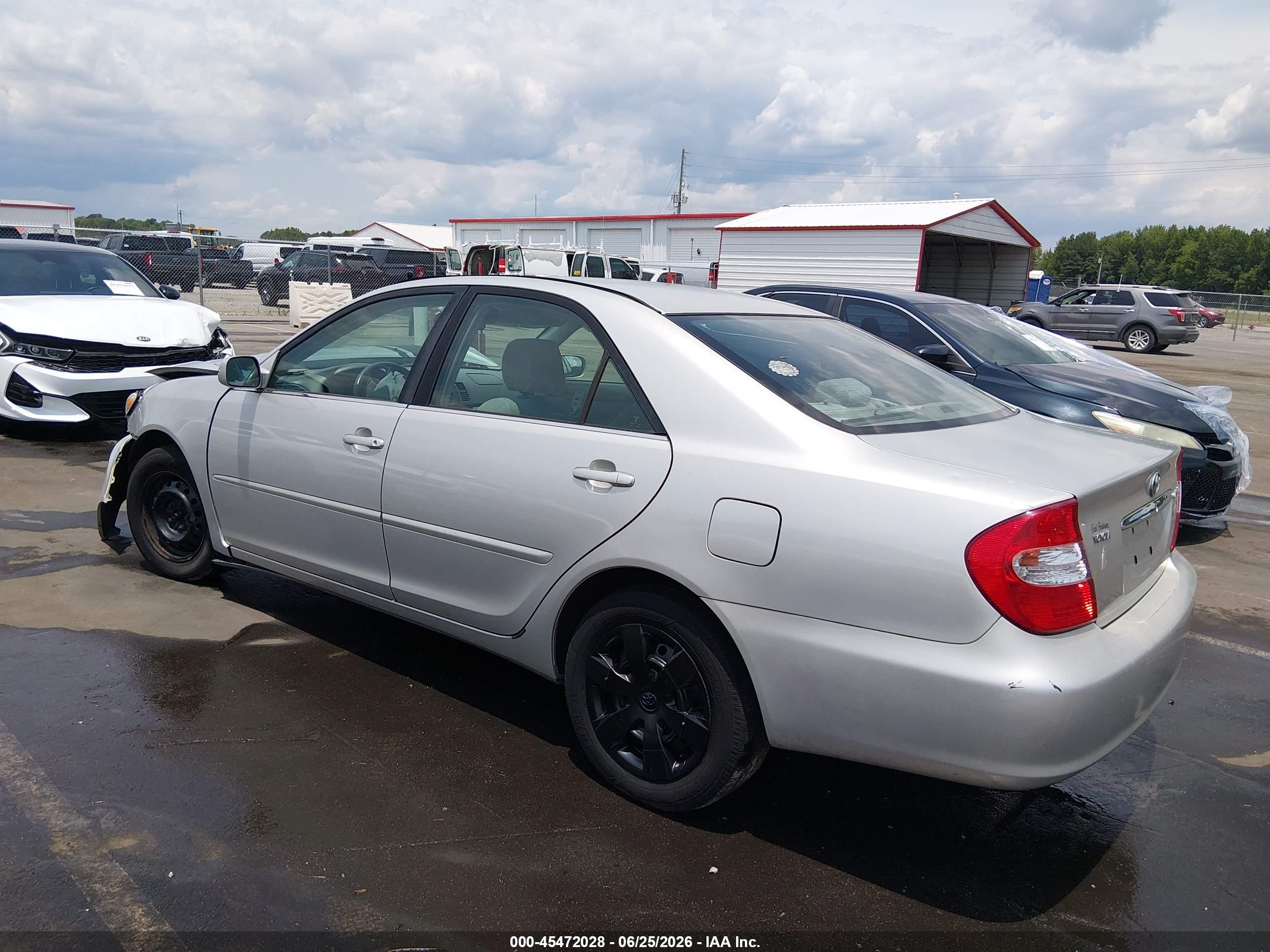2004 Toyota Camry Le Silver vin: 4T1BE32KX4U931917