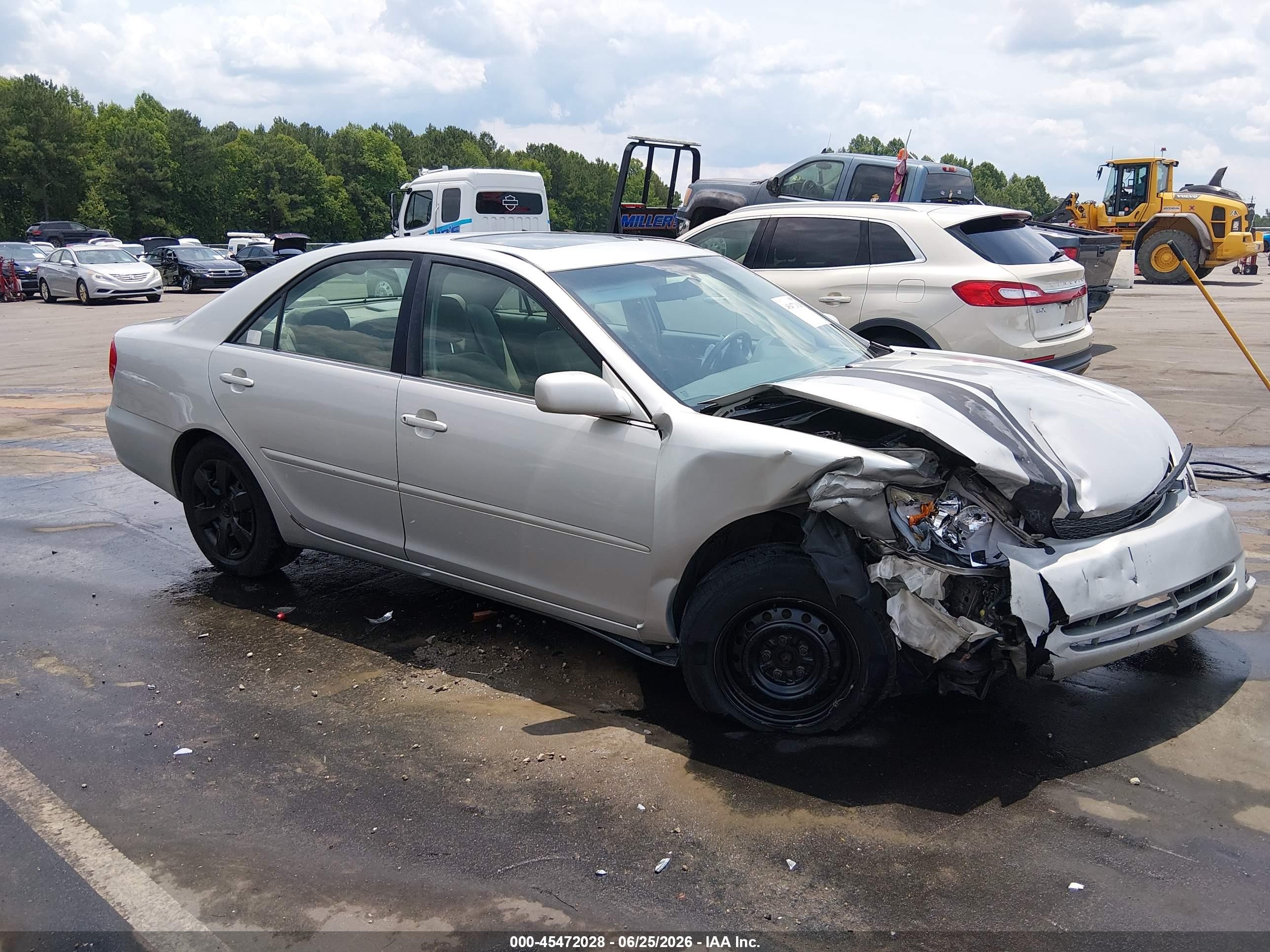 2004 Toyota Camry Le Silver vin: 4T1BE32KX4U931917