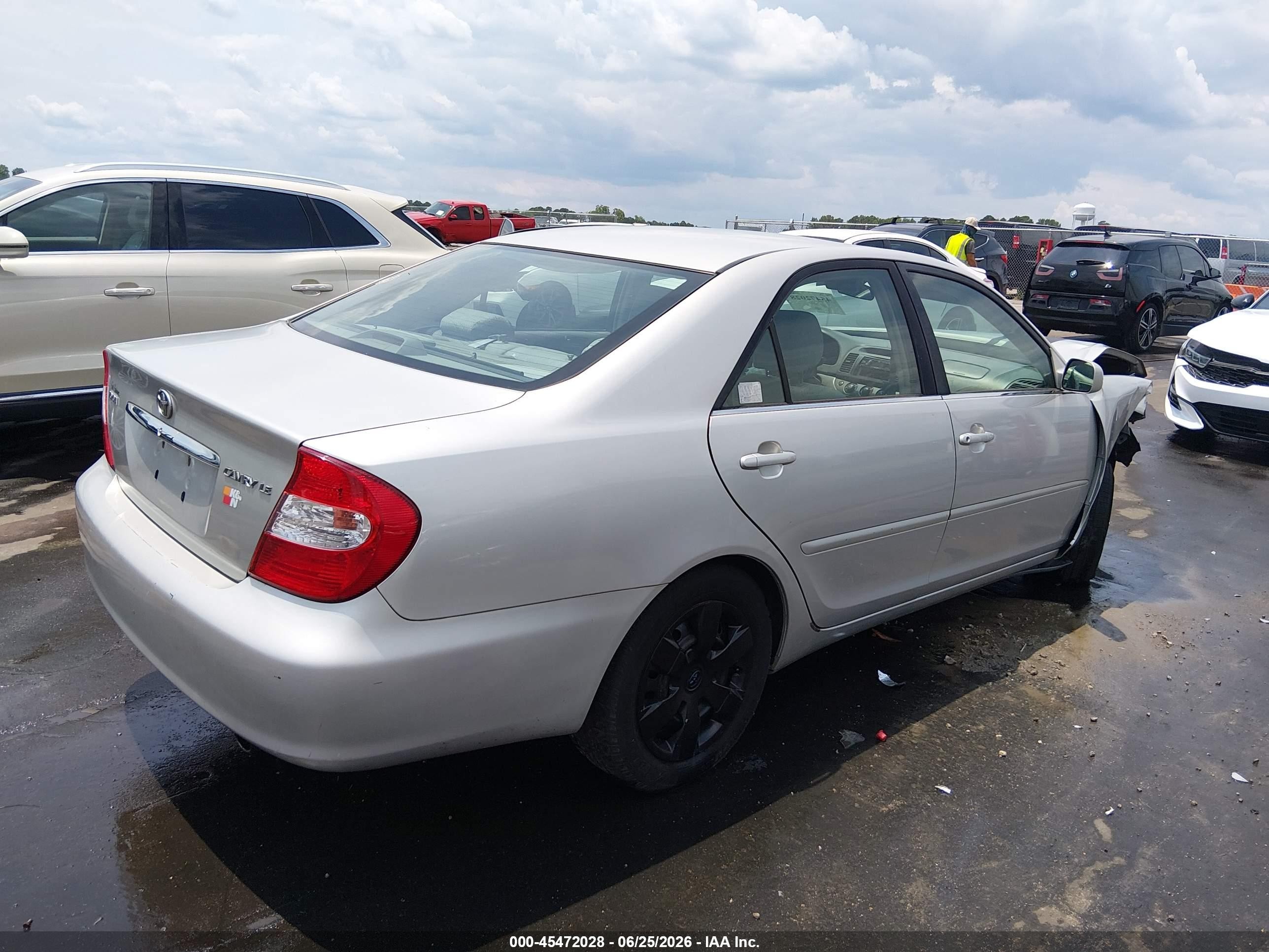 2004 Toyota Camry Le Silver vin: 4T1BE32KX4U931917