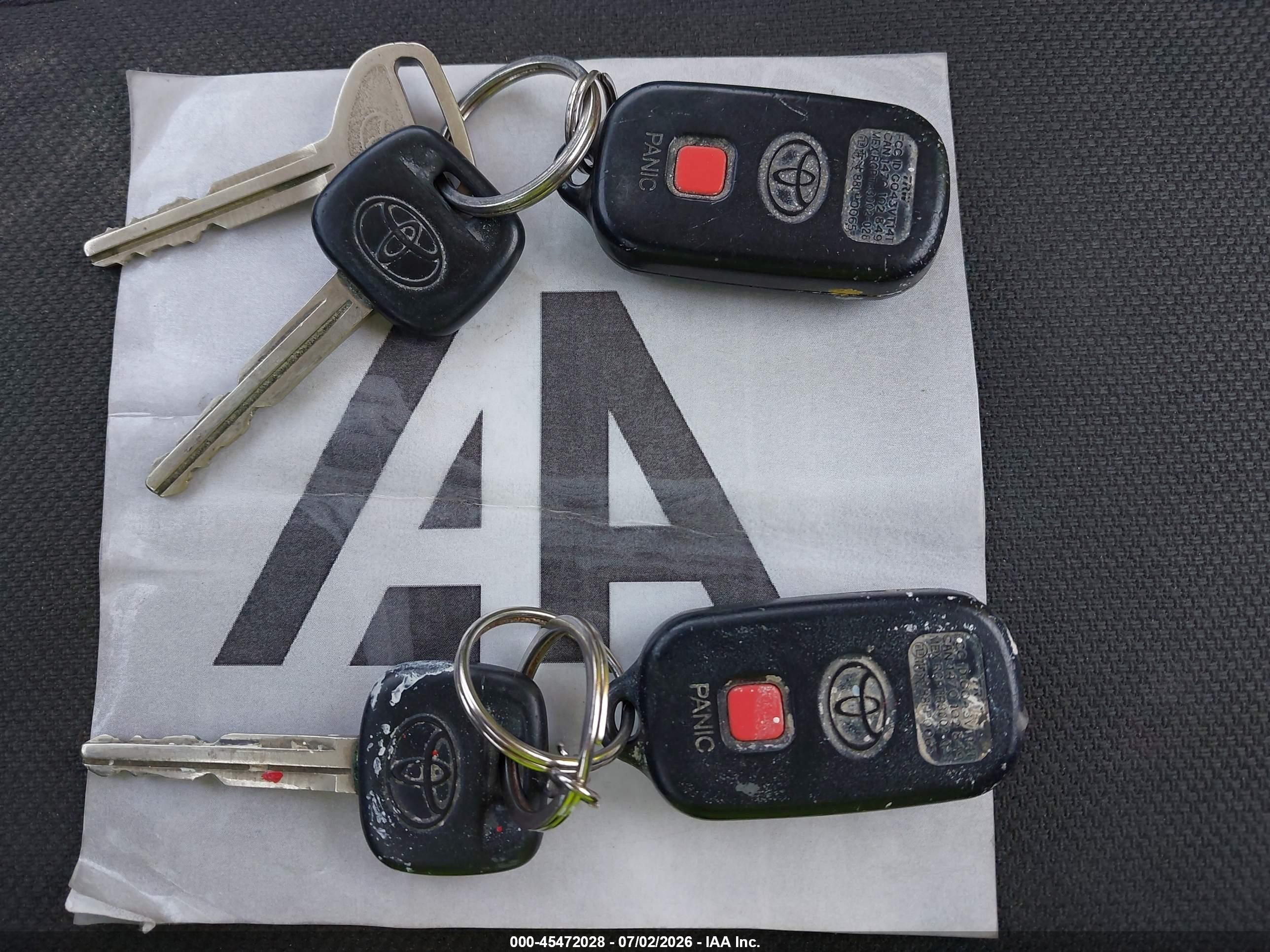 2004 Toyota Camry Le Silver vin: 4T1BE32KX4U931917