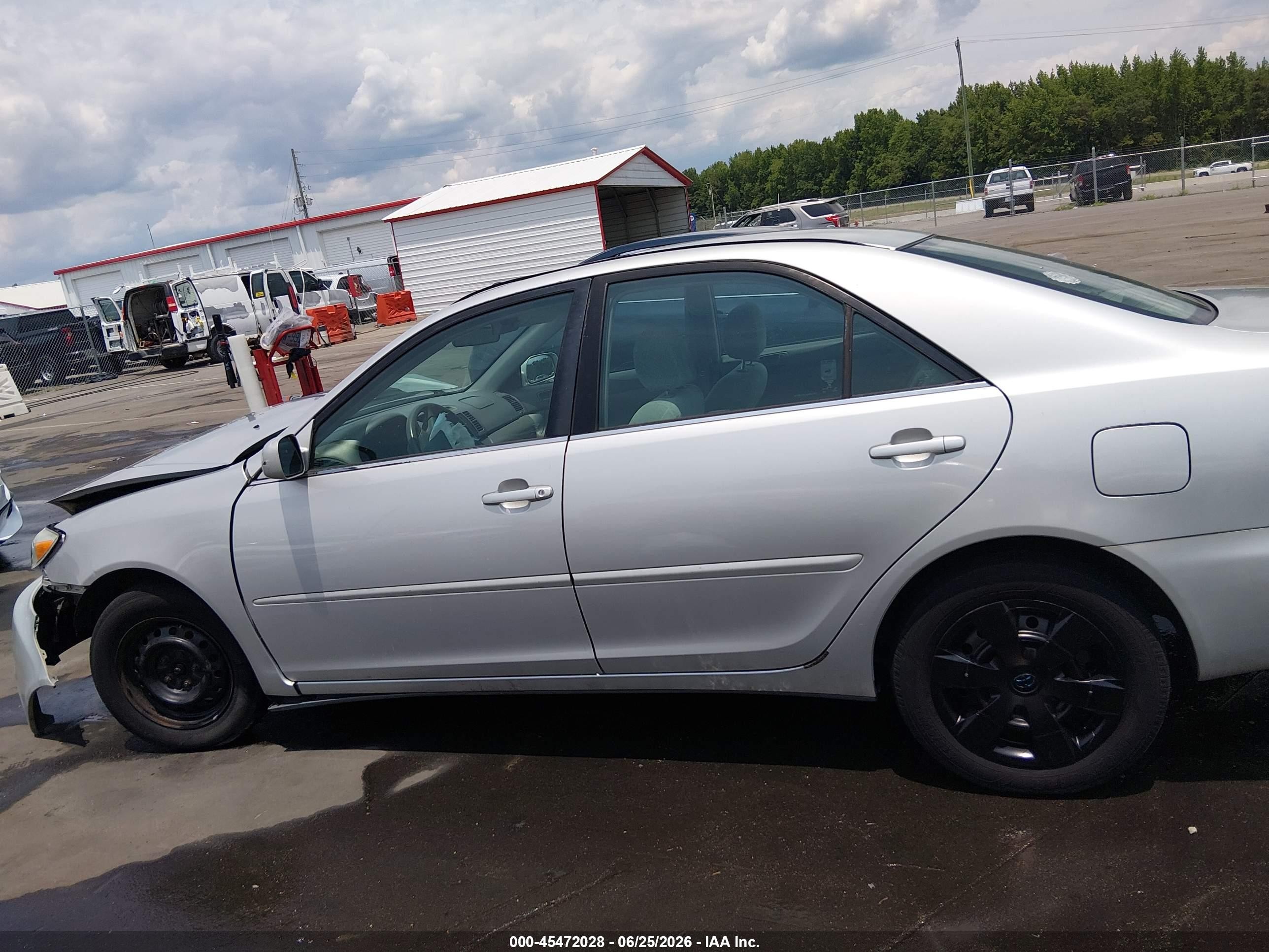 2004 Toyota Camry Le Silver vin: 4T1BE32KX4U931917