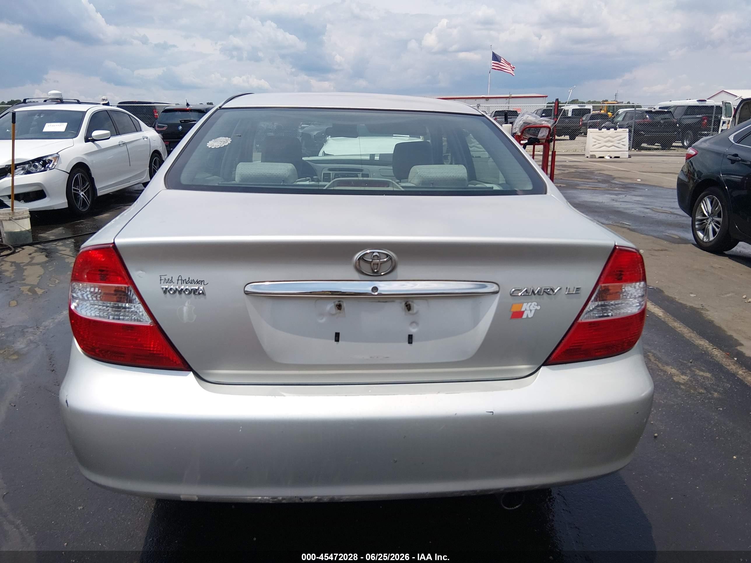 2004 Toyota Camry Le Silver vin: 4T1BE32KX4U931917