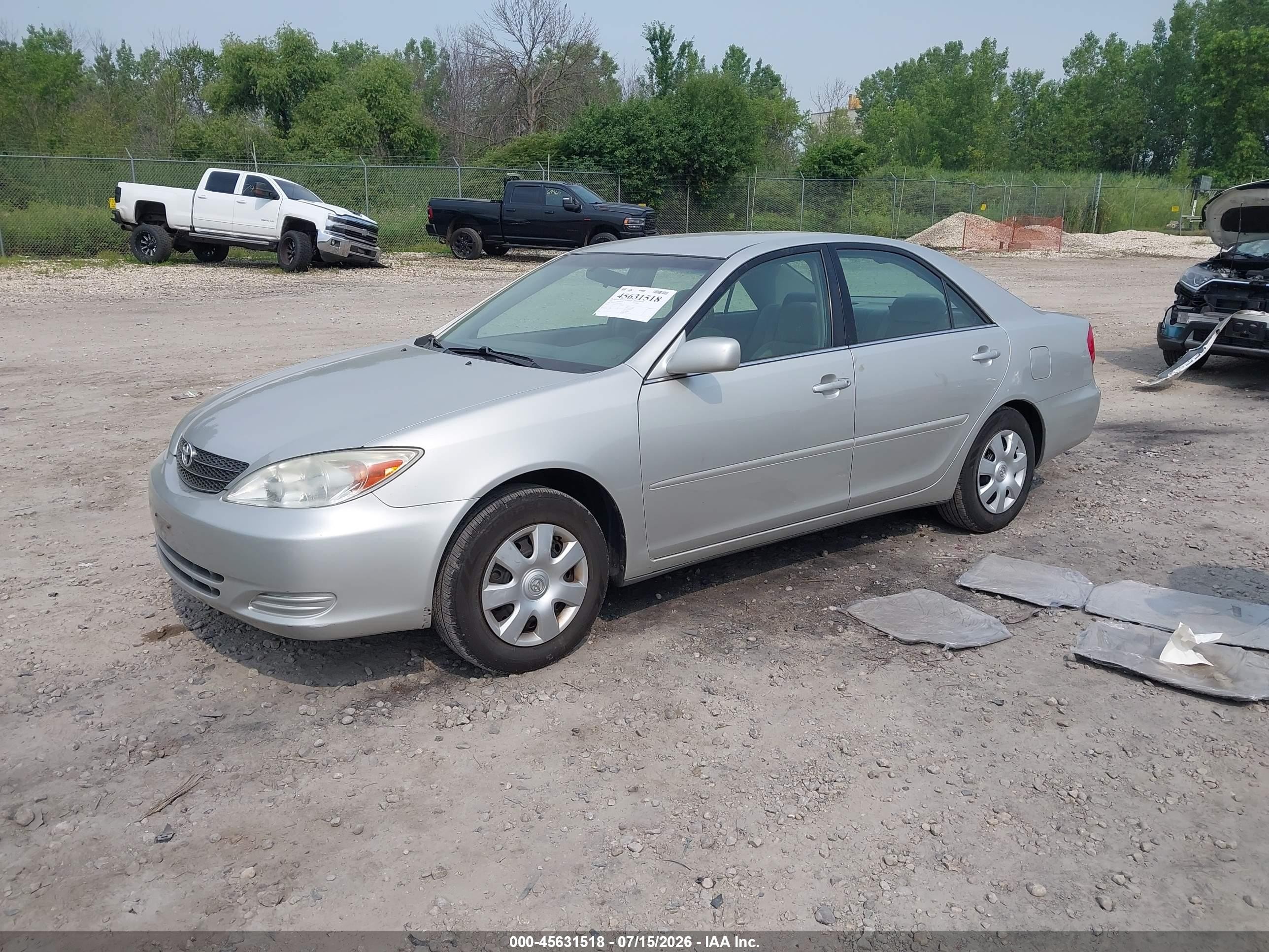 2004 Toyota Camry Le Белый vin: 4T1BE32KX4U935532