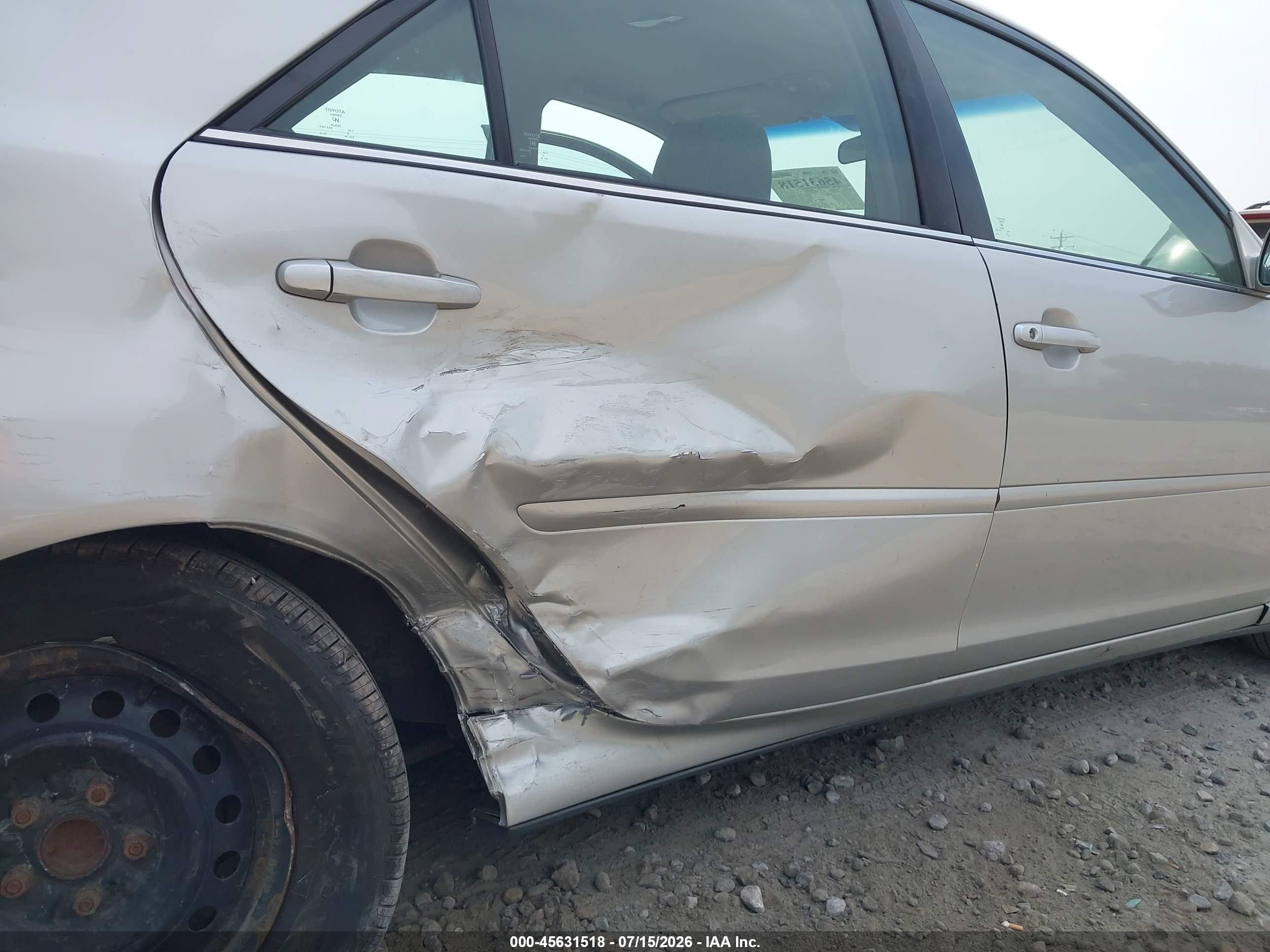 2004 Toyota Camry Le Белый vin: 4T1BE32KX4U935532