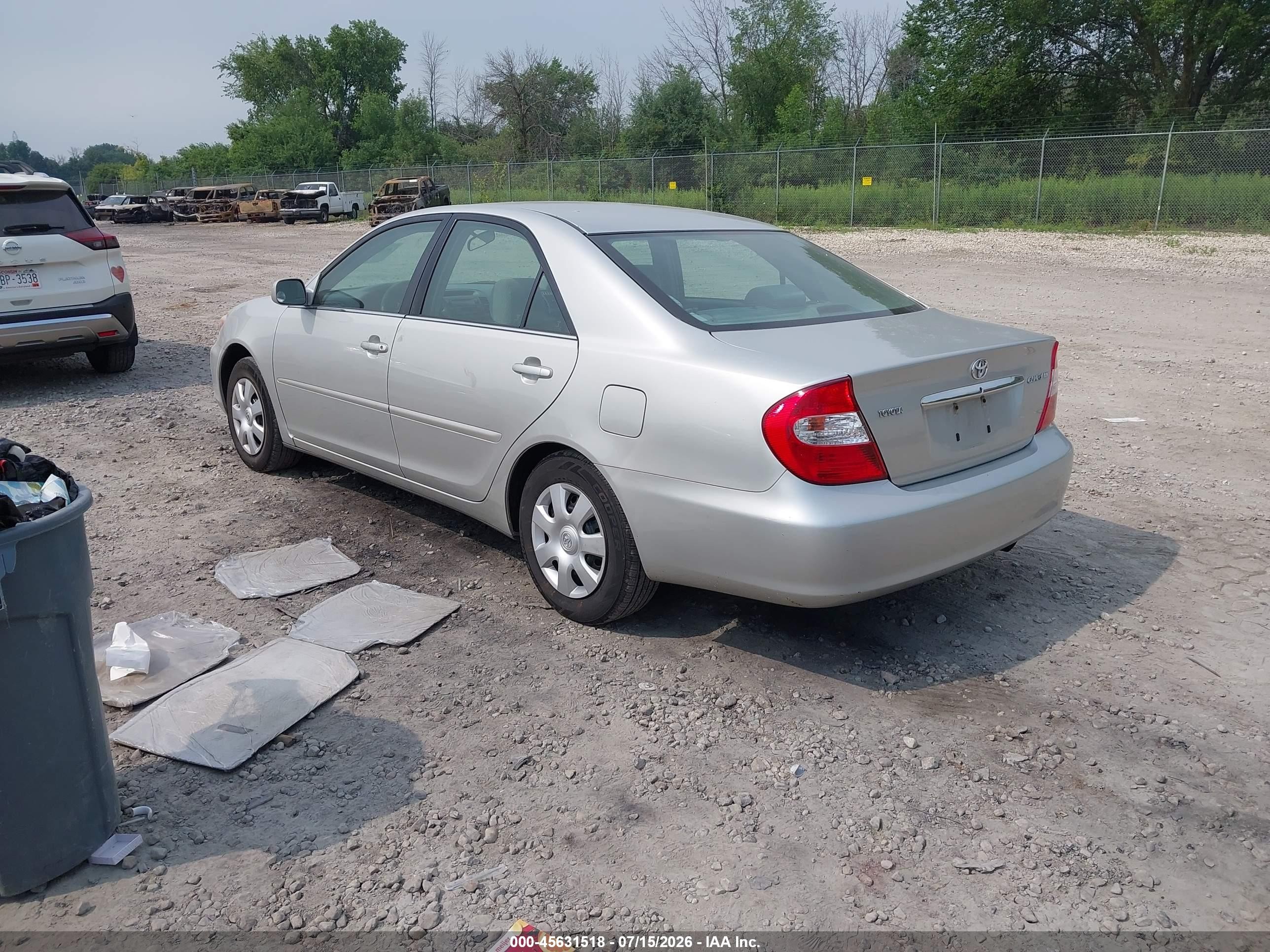 2004 Toyota Camry Le Белый vin: 4T1BE32KX4U935532