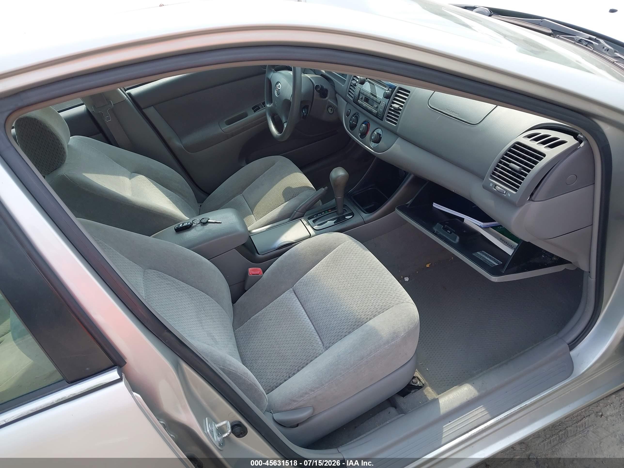 2004 Toyota Camry Le Белый vin: 4T1BE32KX4U935532
