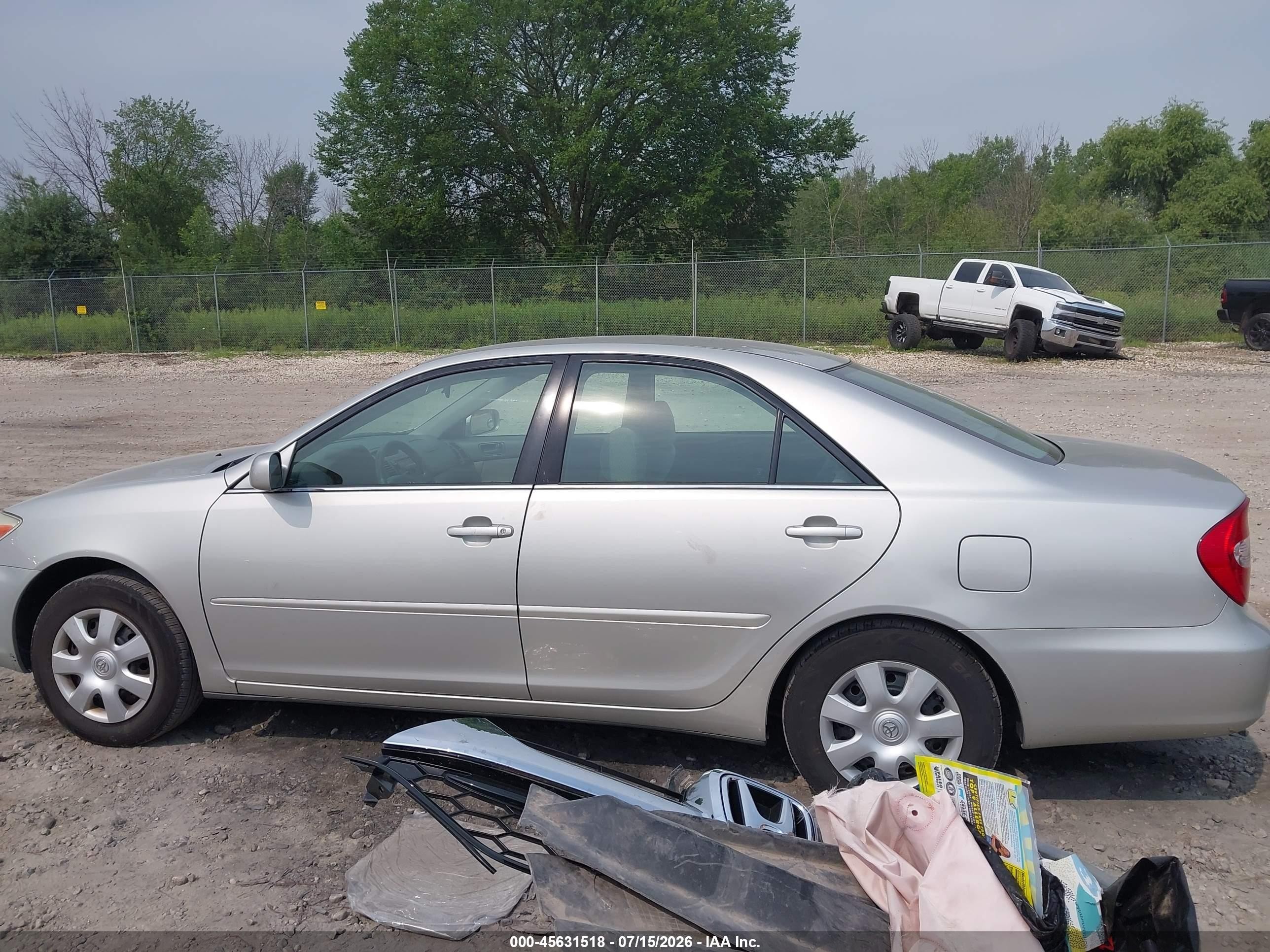 2004 Toyota Camry Le Белый vin: 4T1BE32KX4U935532