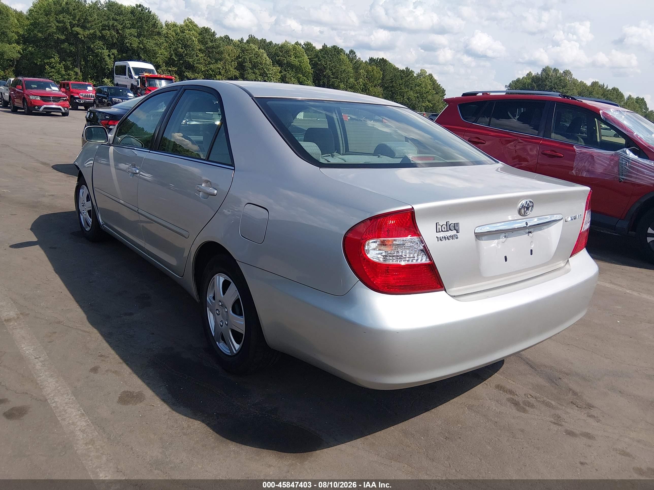 2004 Toyota Camry Le Серебряный vin: 4T1BE32KX4U938186