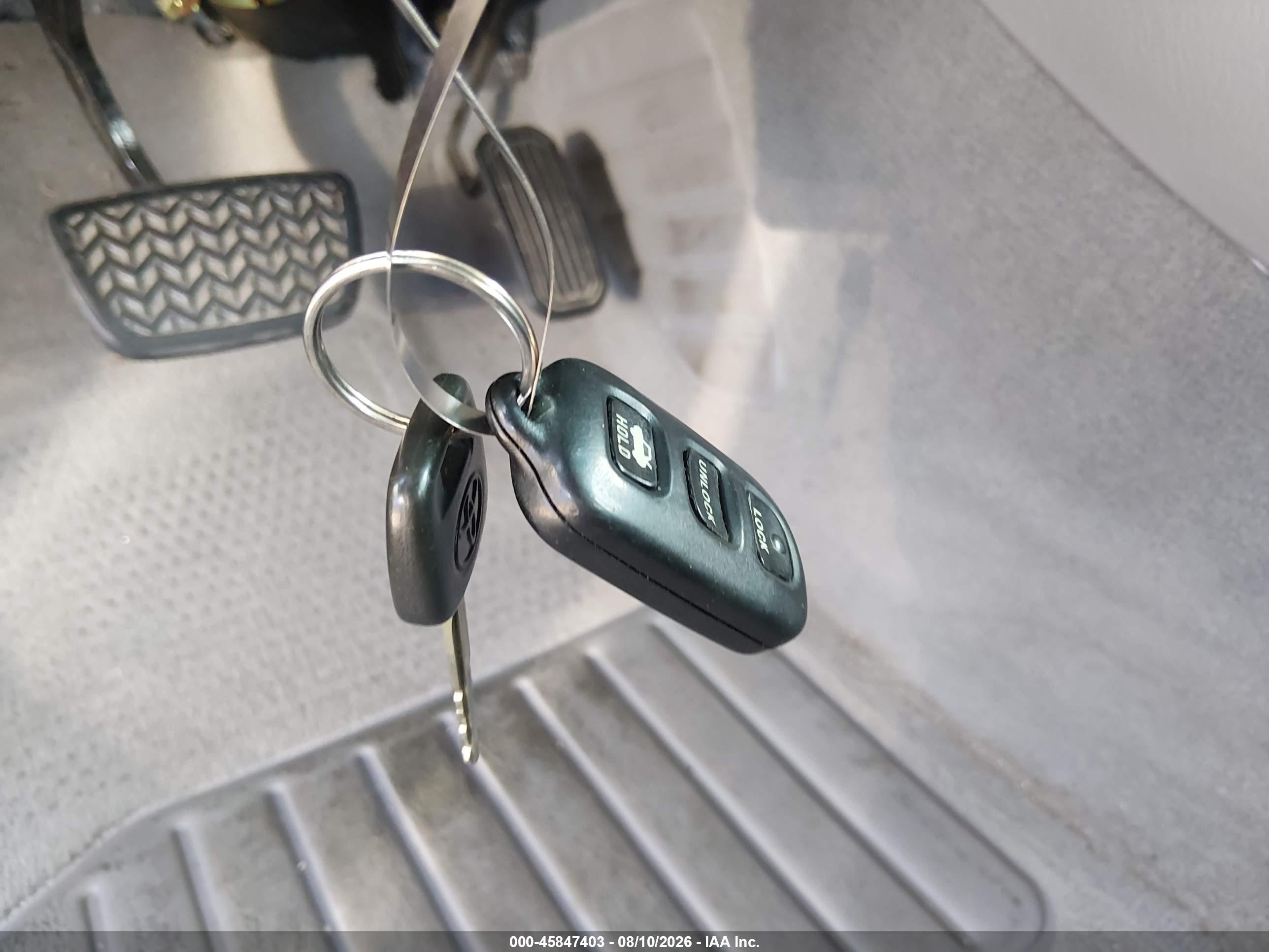 2004 Toyota Camry Le Серебряный vin: 4T1BE32KX4U938186