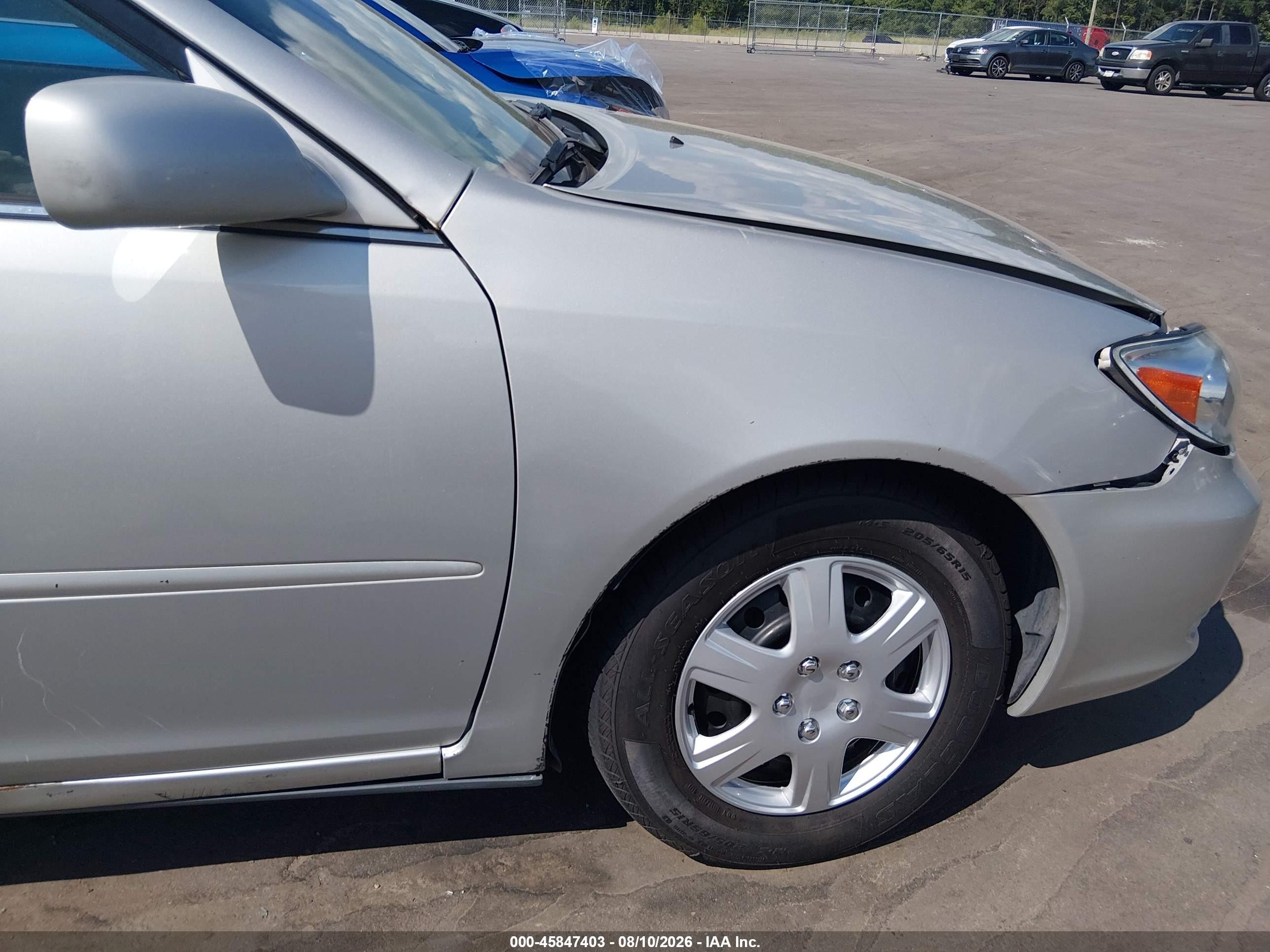 2004 Toyota Camry Le Серебряный vin: 4T1BE32KX4U938186