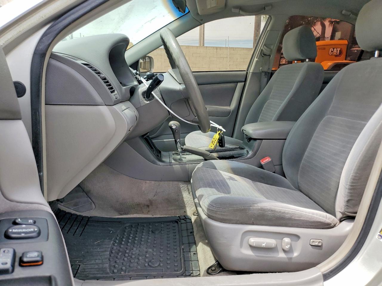 2005 Toyota Camry Le Серебряный vin: 4T1BE32KX5U012808
