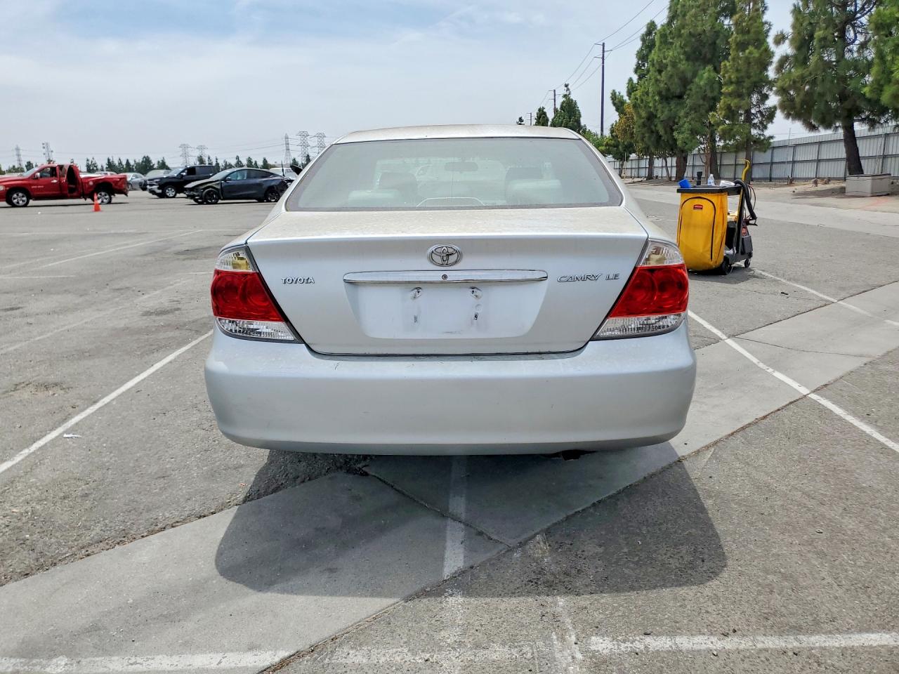 2005 Toyota Camry Le Серебряный vin: 4T1BE32KX5U012808