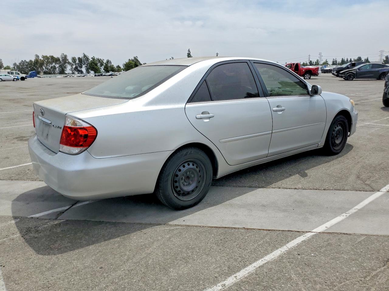 2005 Toyota Camry Le Серебряный vin: 4T1BE32KX5U012808