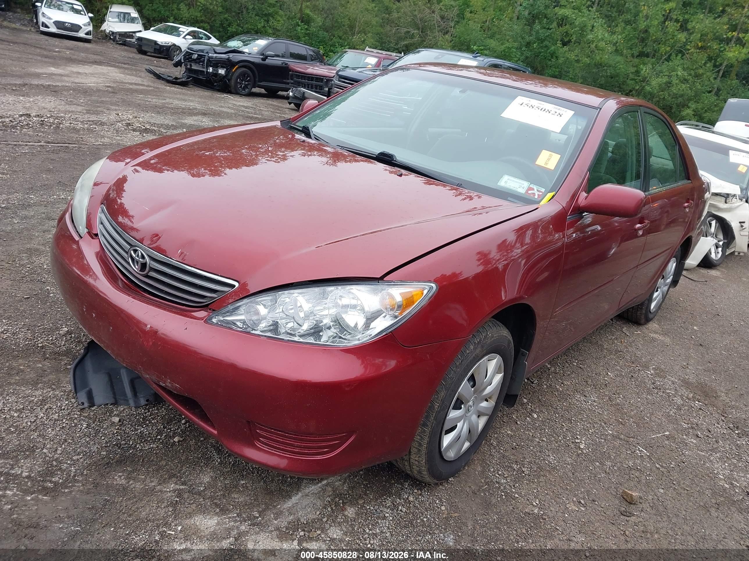 2005 Toyota Camry Le Red vin: 4T1BE32KX5U012954