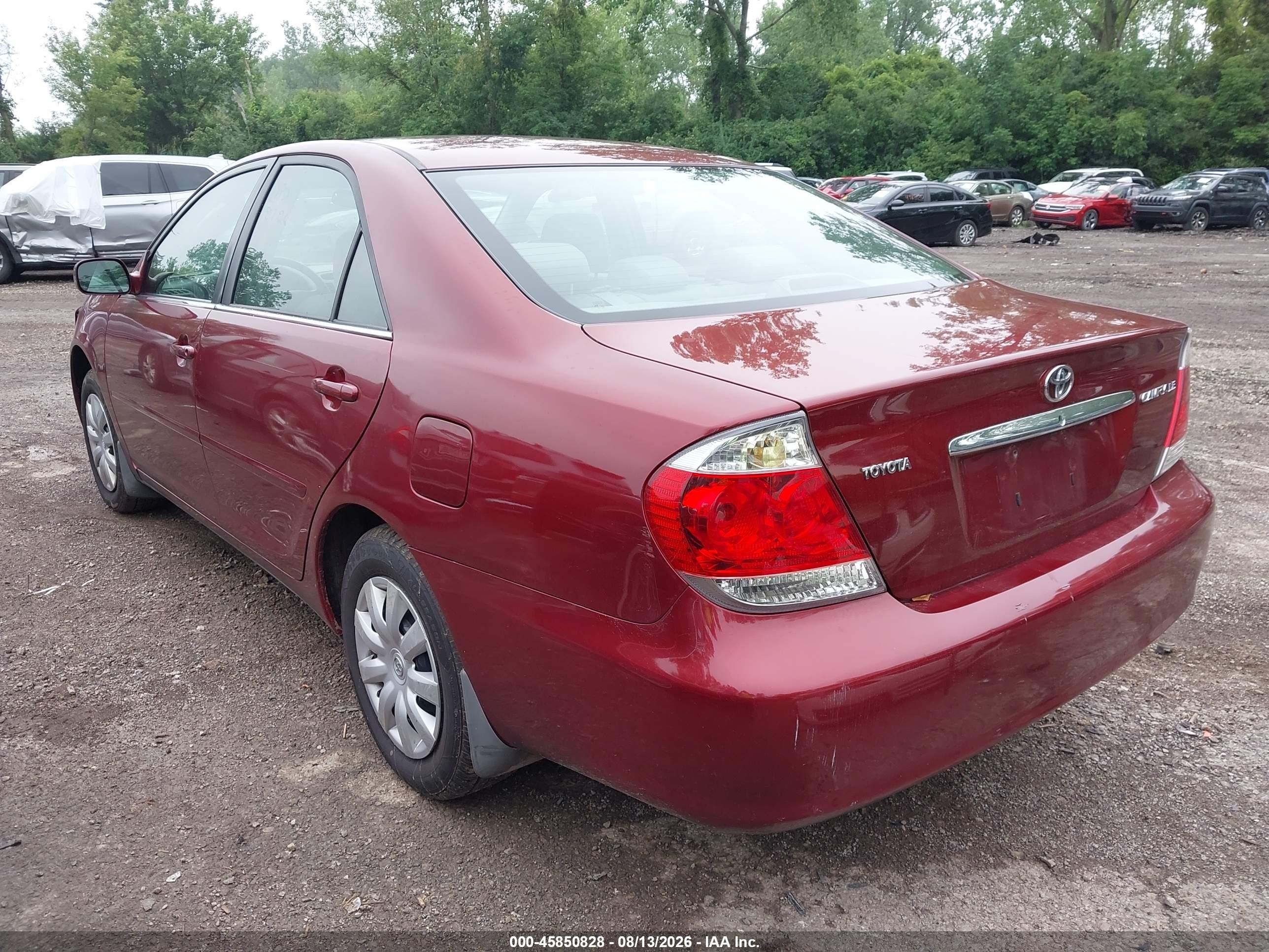 2005 Toyota Camry Le Red vin: 4T1BE32KX5U012954