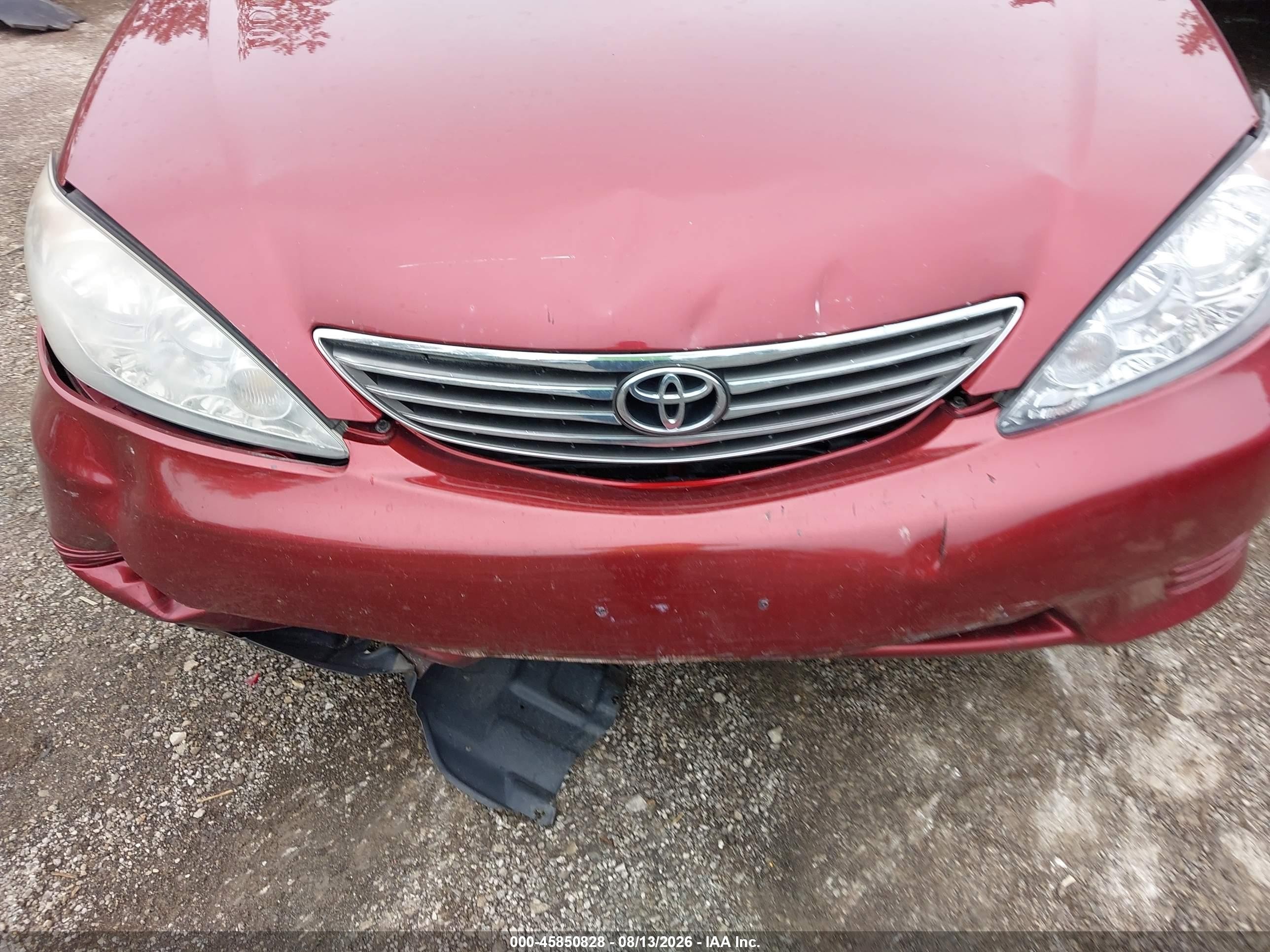 2005 Toyota Camry Le Red vin: 4T1BE32KX5U012954