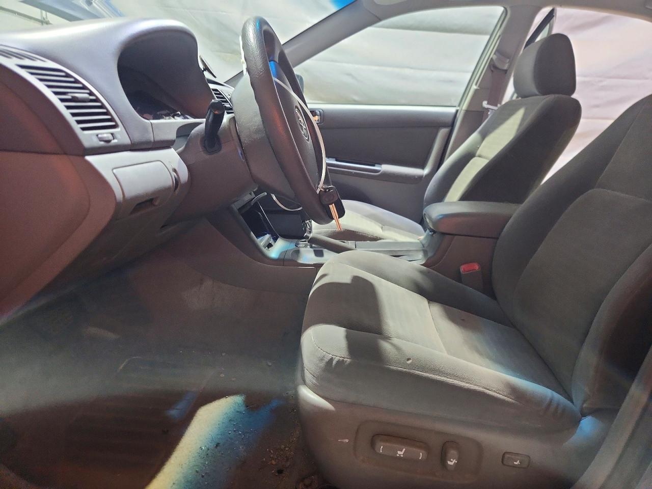 2005 Toyota Camry Le Blue vin: 4T1BE32KX5U016373