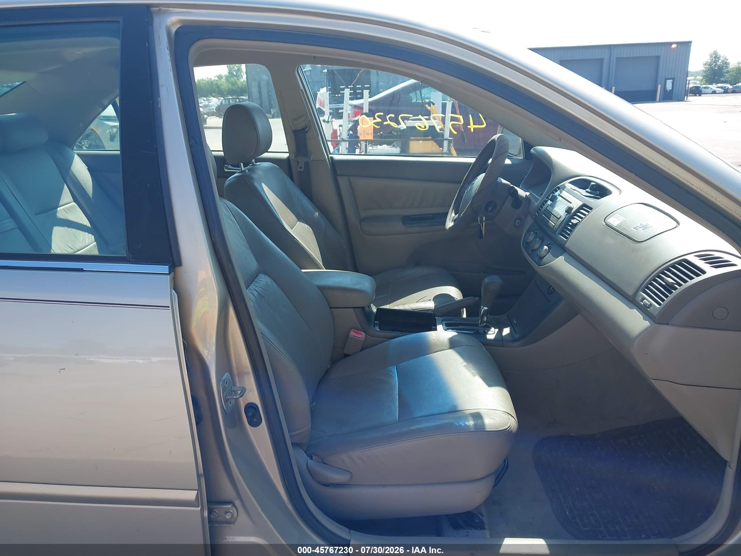 2005 Toyota Camry Le Tan vin: 4T1BE32KX5U032542