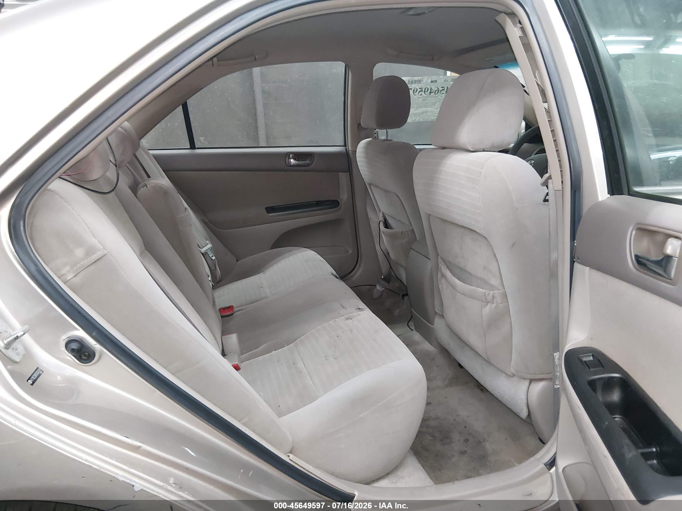 2005 Toyota Camry Le Gold vin: 4T1BE32KX5U034291