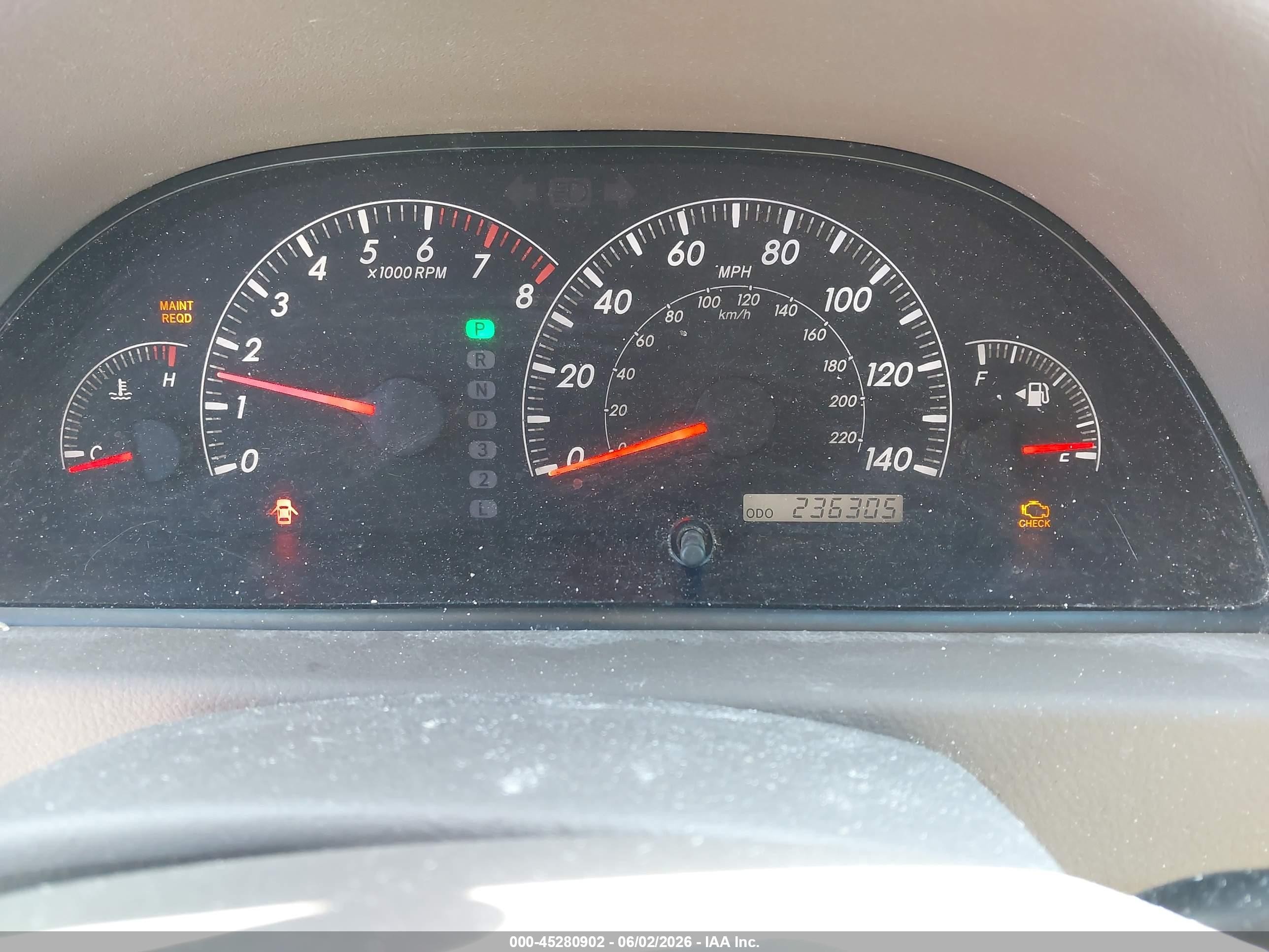 2005 Toyota Camry Le Red vin: 4T1BE32KX5U066402