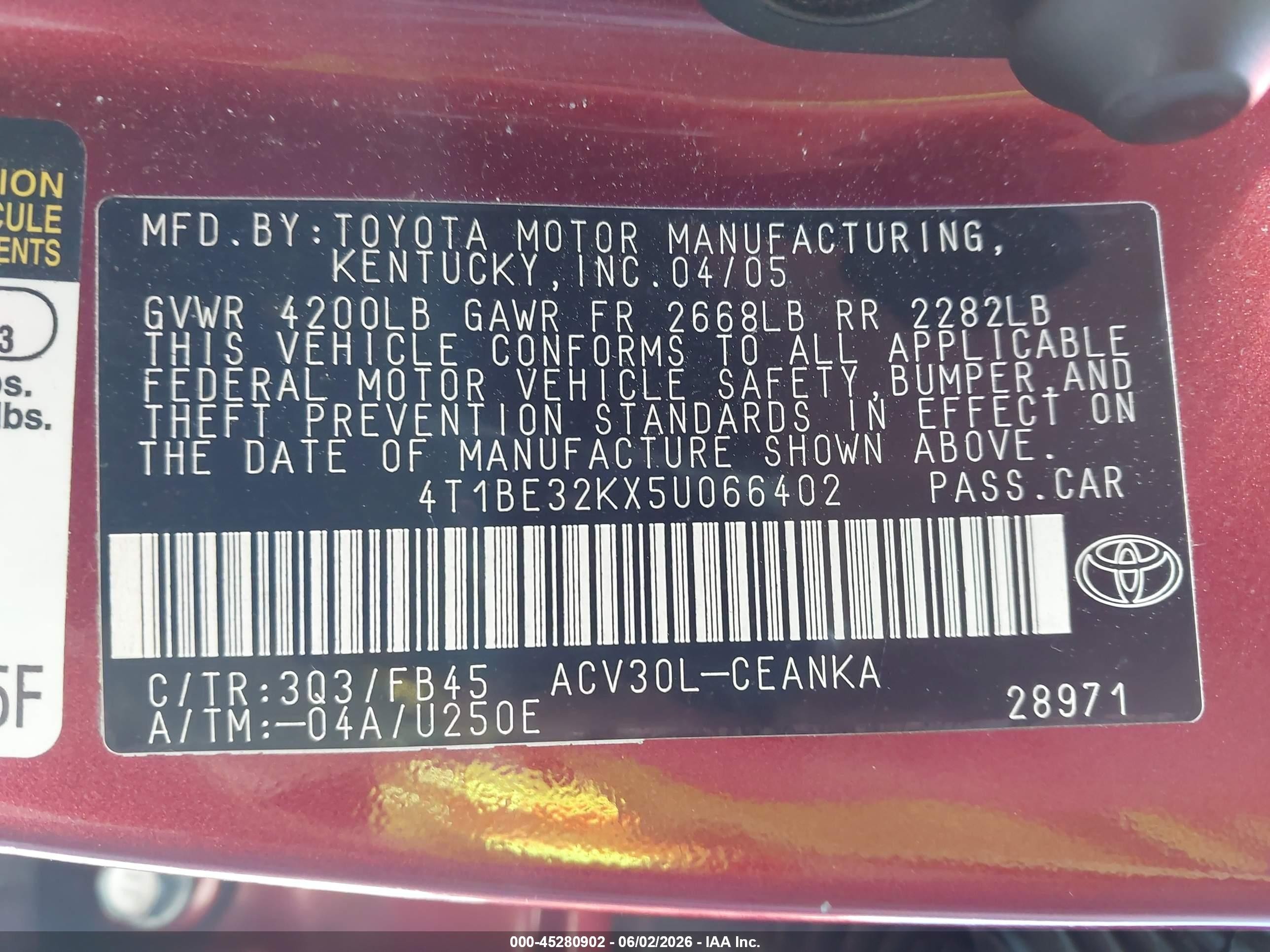2005 Toyota Camry Le Red vin: 4T1BE32KX5U066402